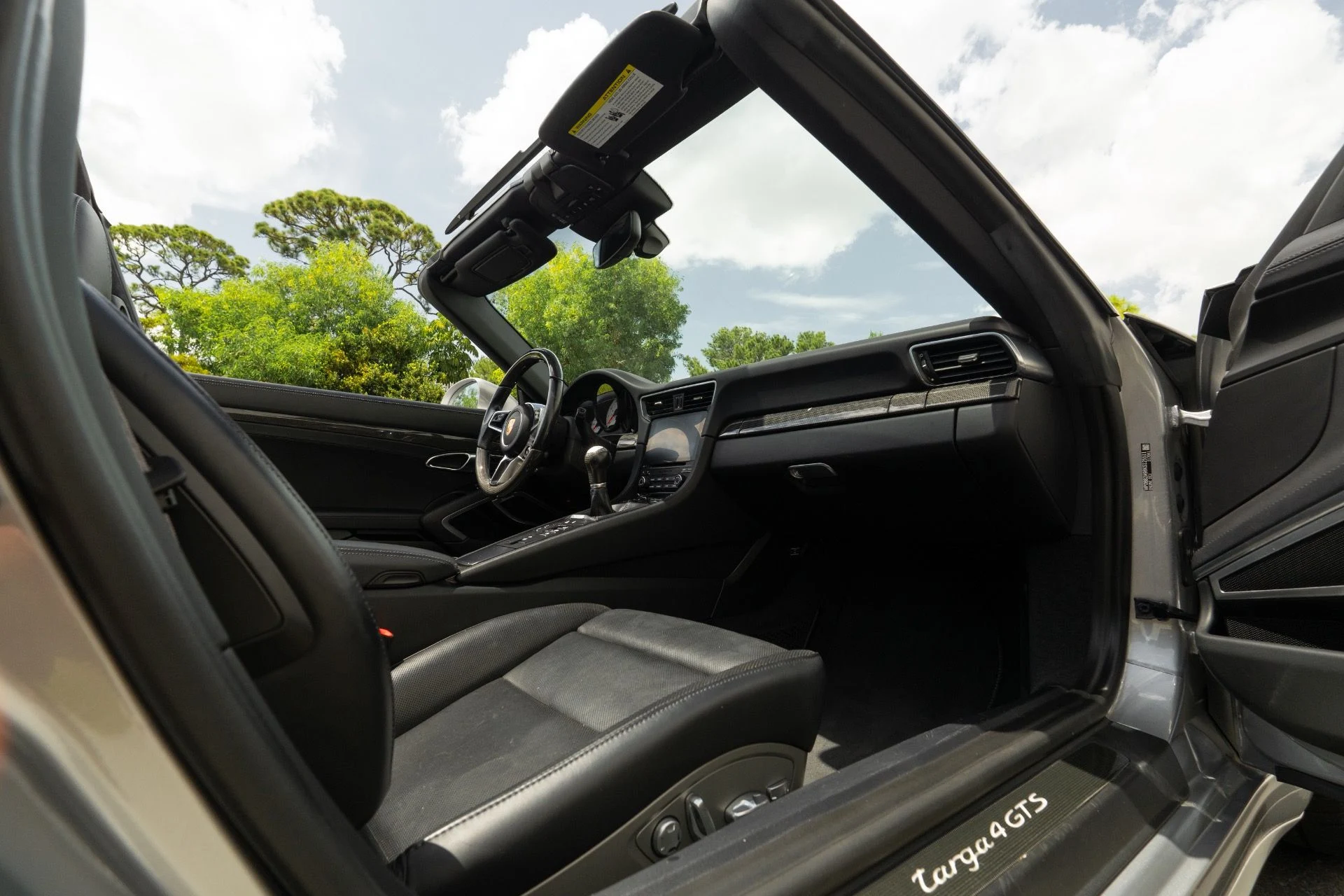 mph061_1972025798_Used_2019_Porsche_911_Targa_4_GTS_1756154089_619e97f962