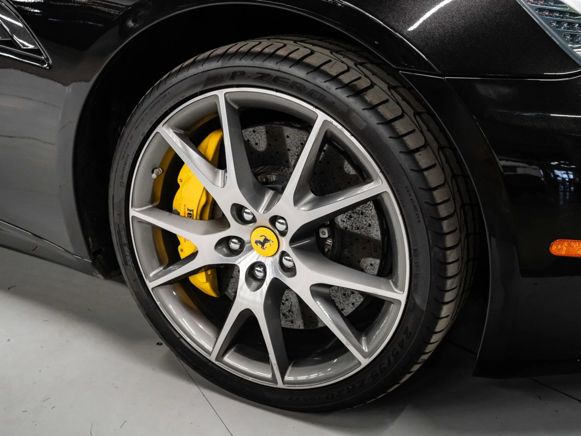 mph061_198741004_ferrari_california_2011_32d9ff2f14