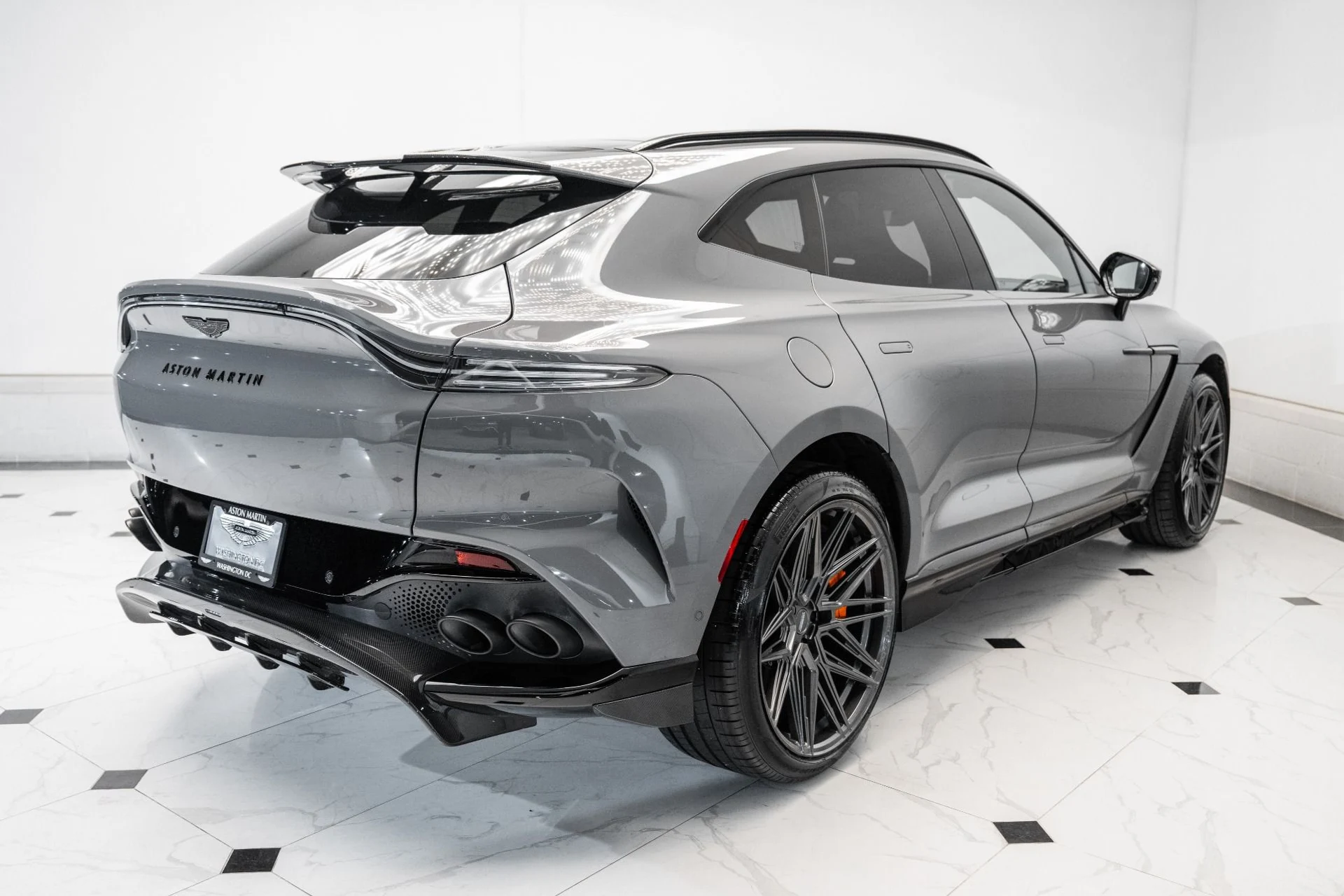 mph061_2012016209_Used_2023_Aston_Martin_DBX_707_1744811439_1b3f08eb70