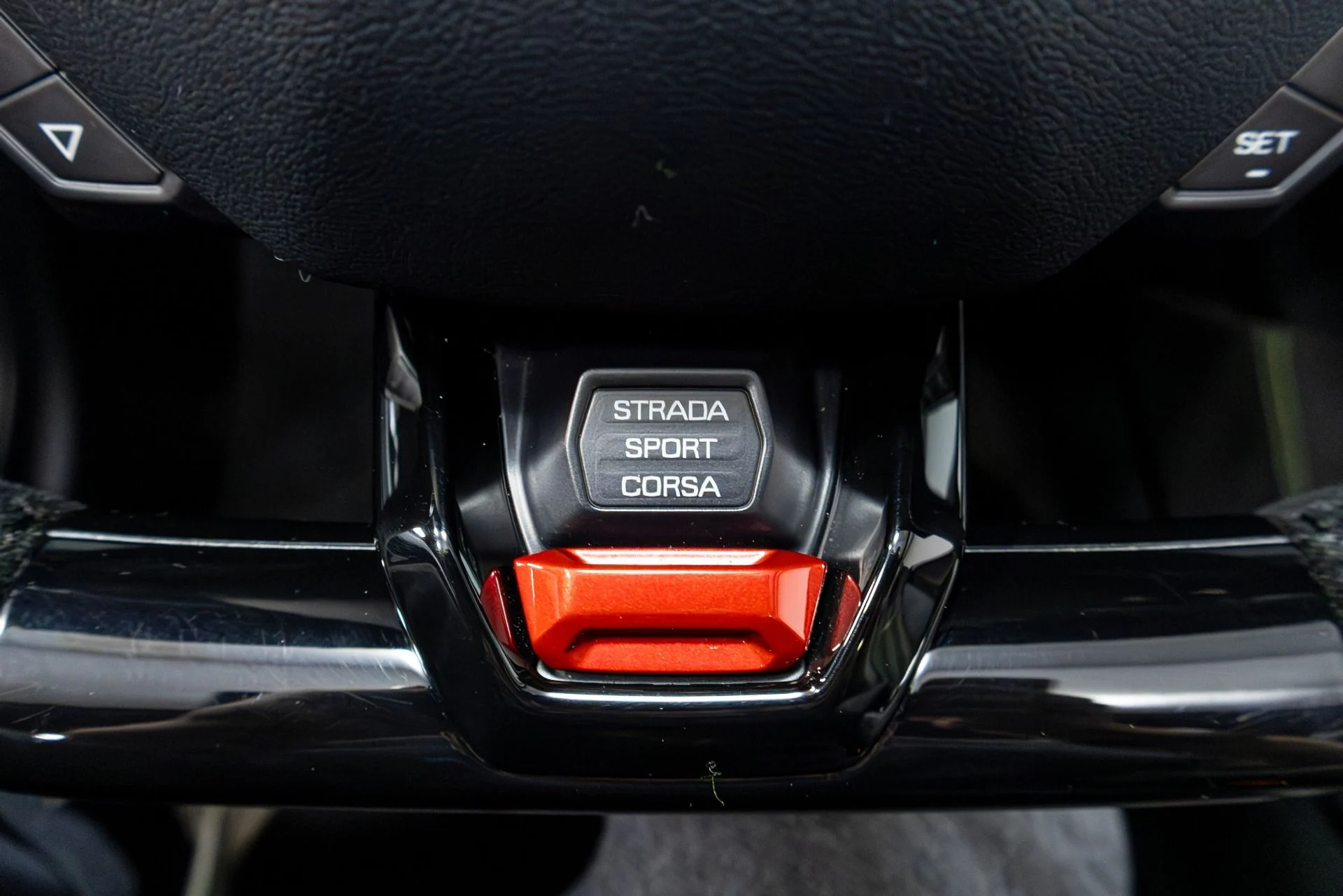 mph061_2046605420_Used_2017_Lamborghini_Huracan_1775865127_781da5ded4