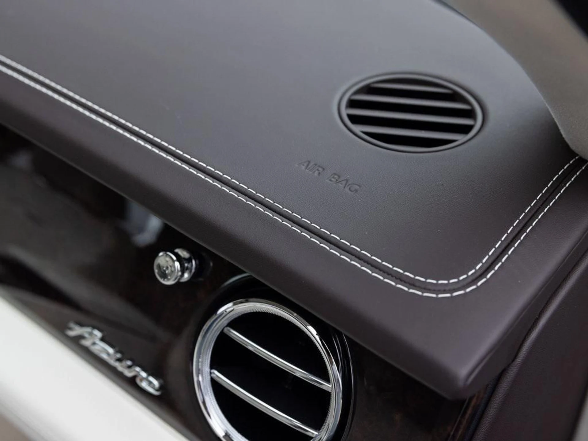 mph061_2127522043_403809831_67c233f16b5617b02de63663_be176837e4