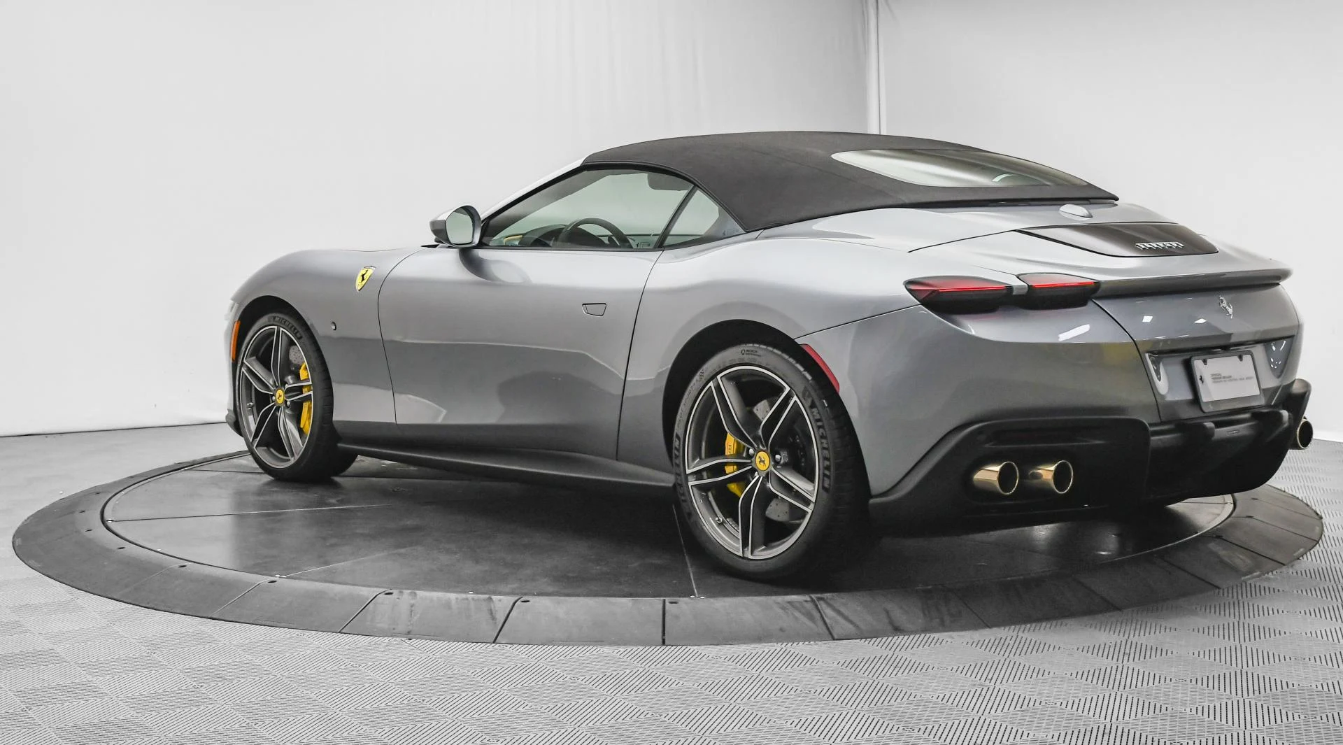 mph061_2142485761_Used_2025_Ferrari_Roma_Spider_1755677589_befa3f3f5d