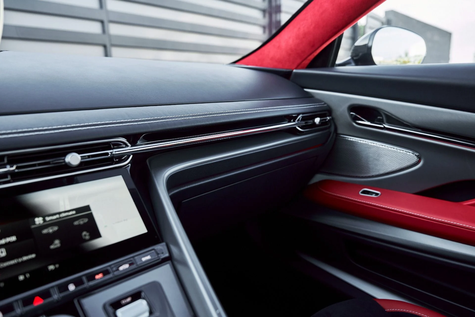 mph061_2158504635_Used_2024_Aston_Martin_DB_12_1767840069_00650029e2