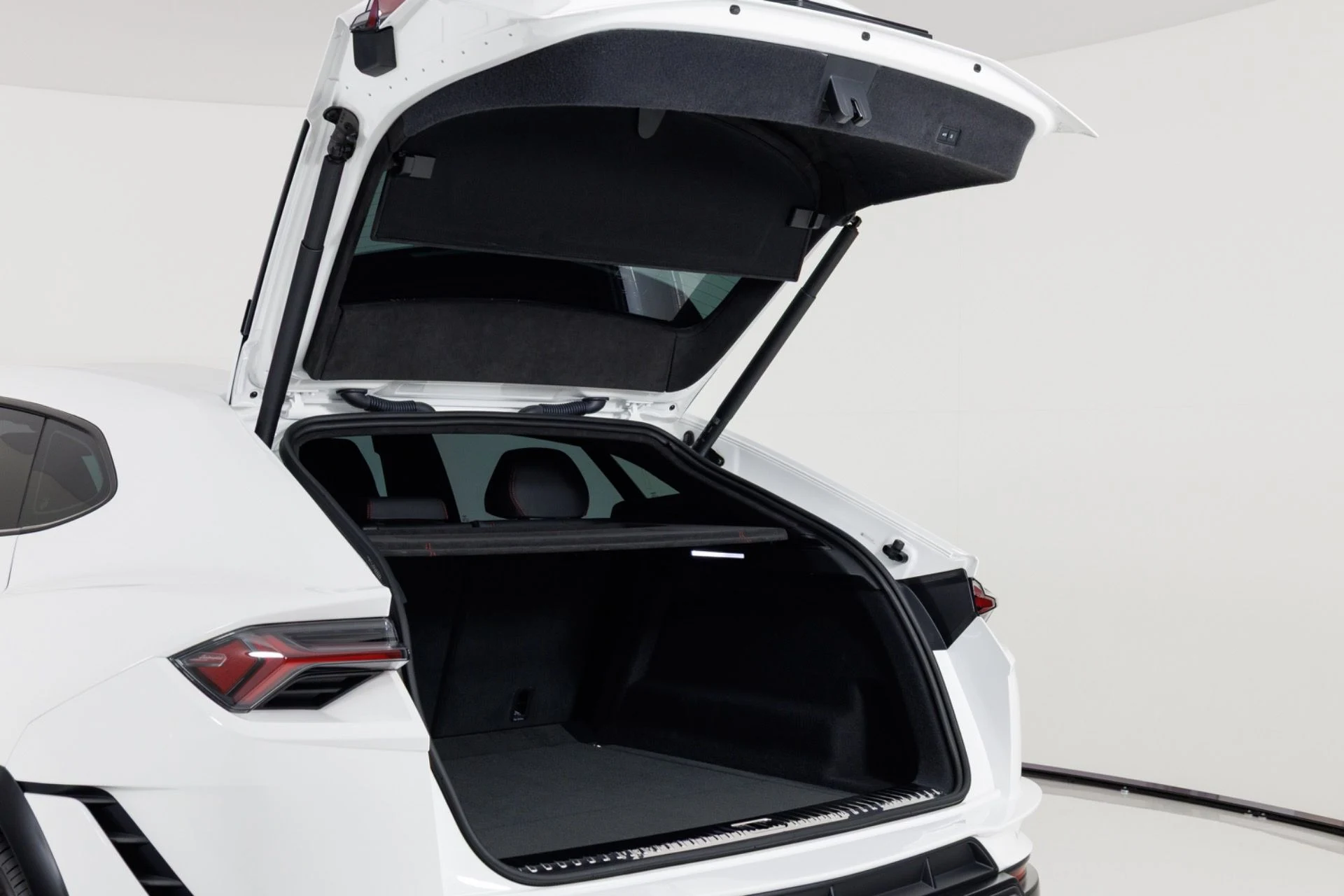 mph061_2178554848_Used_2024_Lamborghini_Urus_S_1788297644_769c5e0bb4