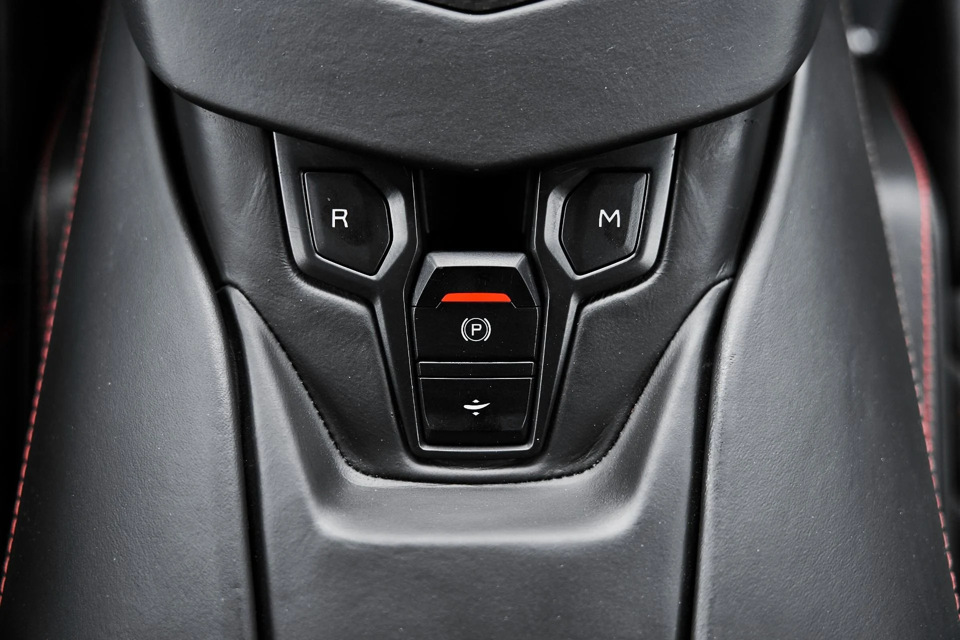 mph061_2184313334_Used_2018_Lamborghini_Aventador_S_Base_1775006935_fa9a525b2a