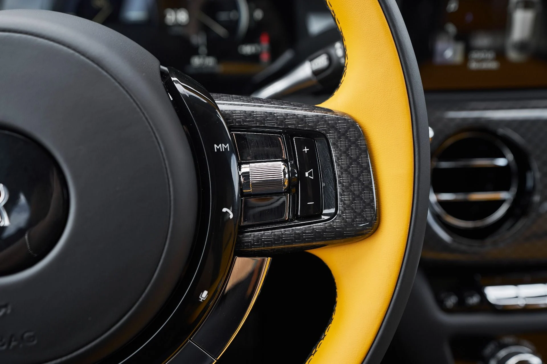 mph061_2229902168_Used_2025_Rolls_Royce_Ghost_Black_Badge_1763167845_49d3f28292