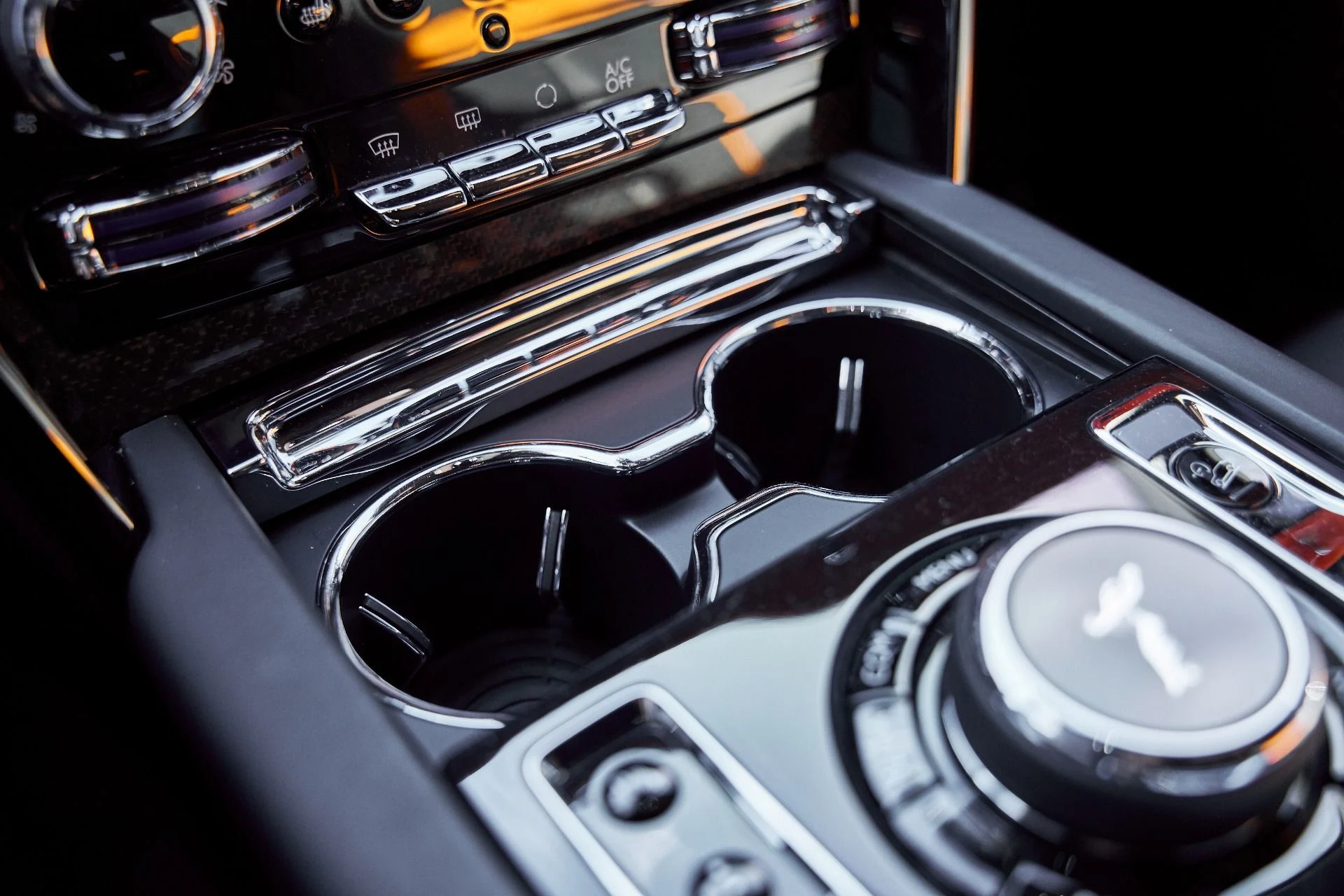 mph061_2241385409_Used_2022_Rolls_Royce_Cullinan_Black_Badge_1768359548_fae4ecc633