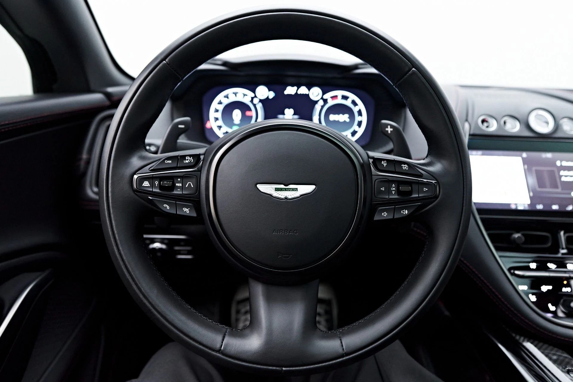 mph061_224316410_Used_2023_Aston_Martin_DBX_707_1754786768_4e9e9097c5