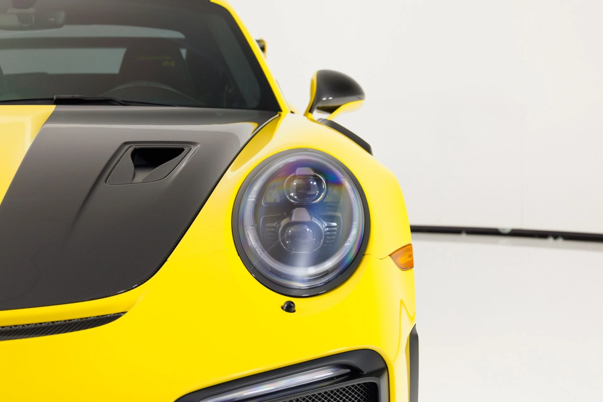 mph061_2246365357_Used_2018_Porsche_911_GT_2_RS_1787778694_ce45a9e043