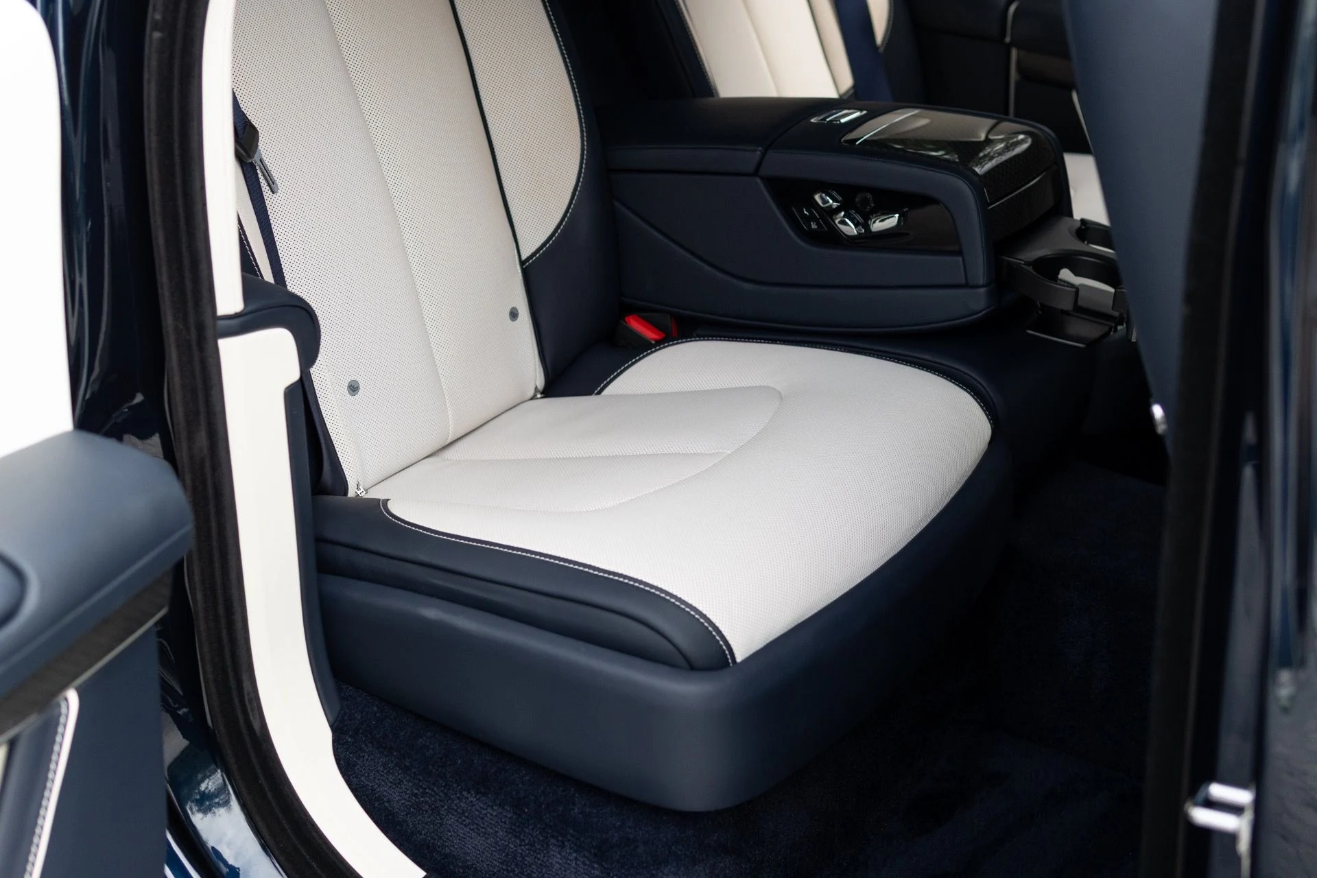 mph061_2286071562_Used_2023_Rolls_Royce_Black_Badge_Ghost_1765569637_bd55380d78