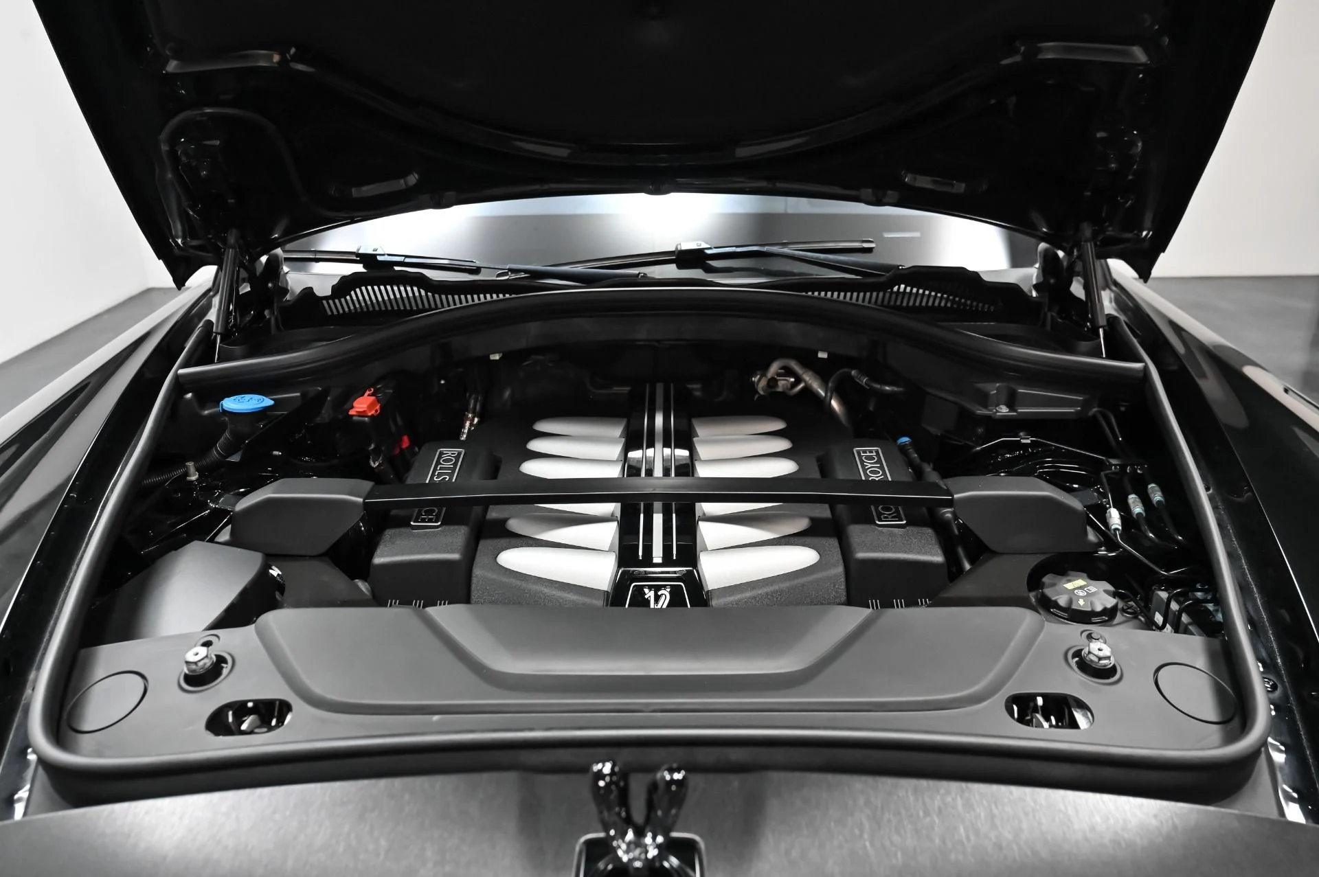 mph061_2309885732_Used_2019_Rolls_Royce_Cullinan_1761408905_78bc2f2a86