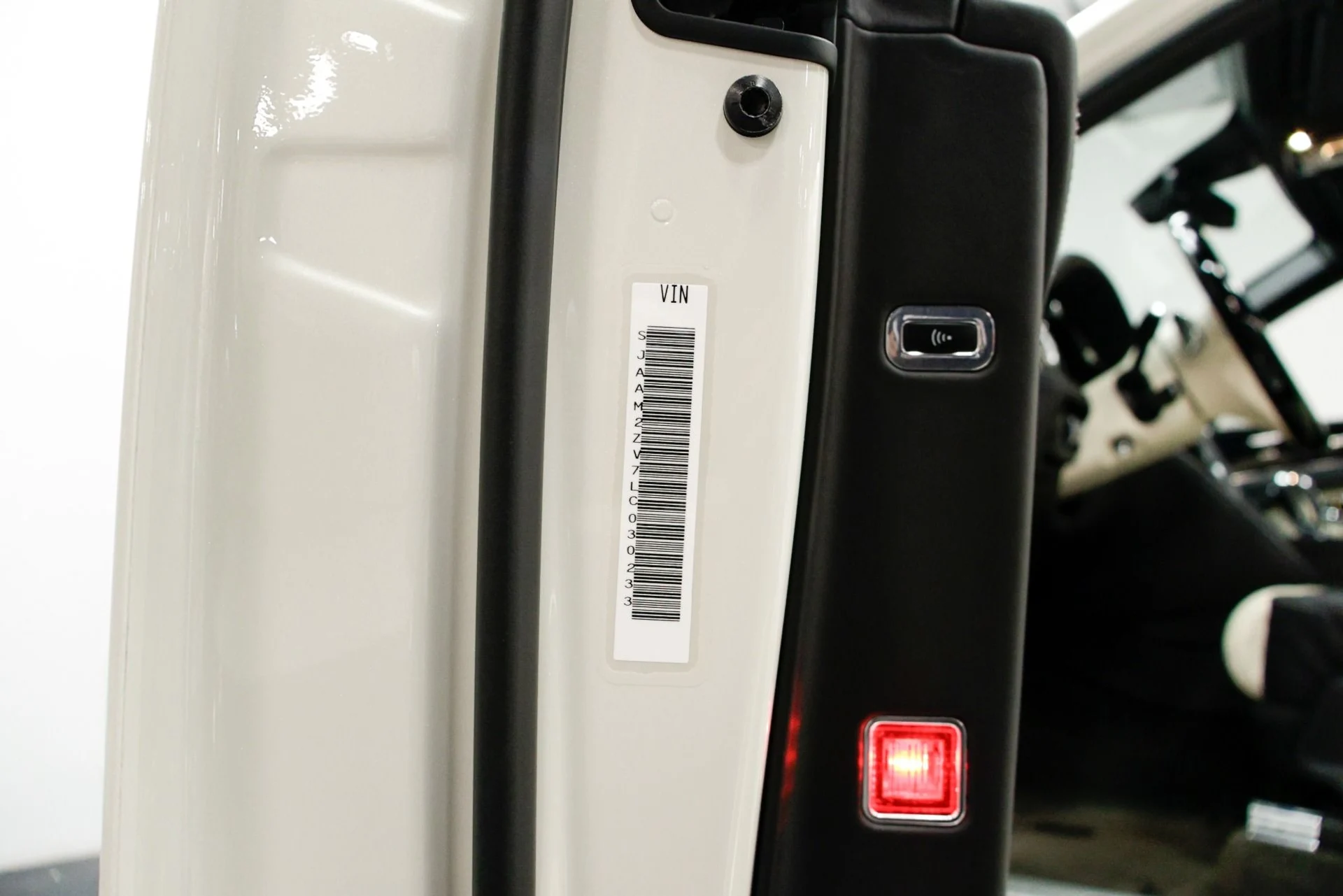 mph061_2347965404_Used_2020_Bentley_Bentayga_V8_1760480790_ed96f0a0b7