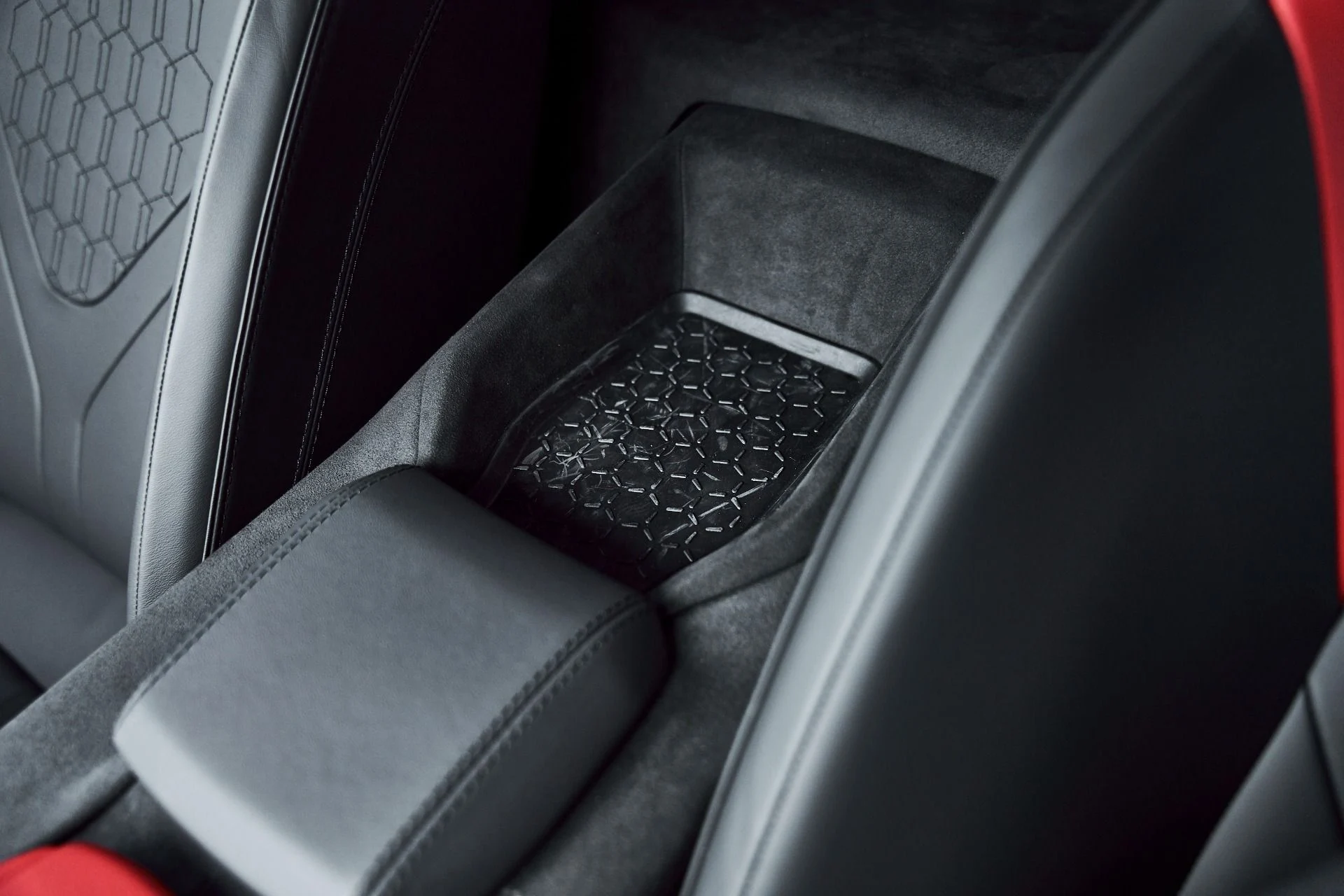 mph061_2362224335_Used_2025_Lamborghini_Revuelto_Base_1774300558_7b4dd595f6