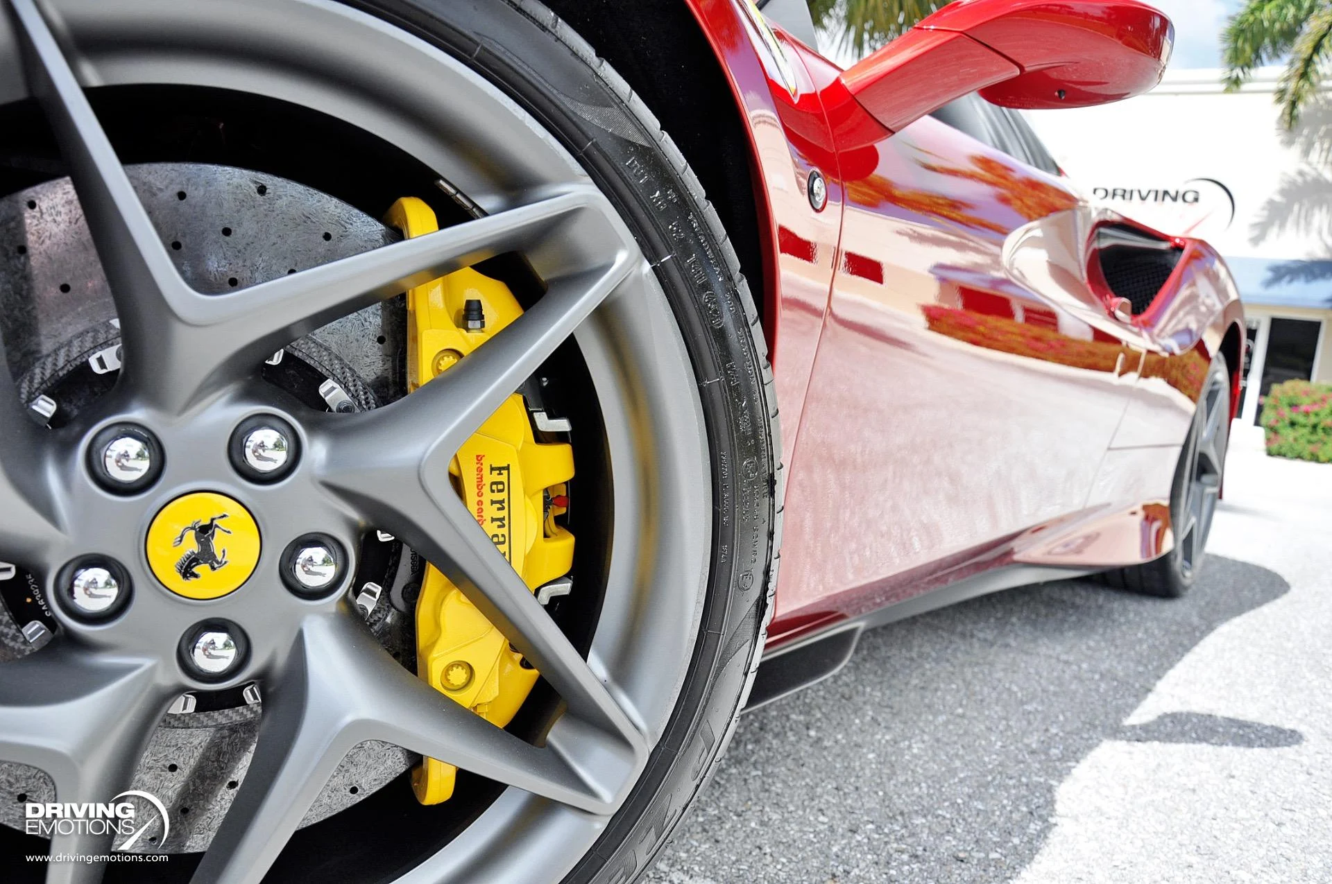 mph061_2407412401_896_p62_l_f1893b56de