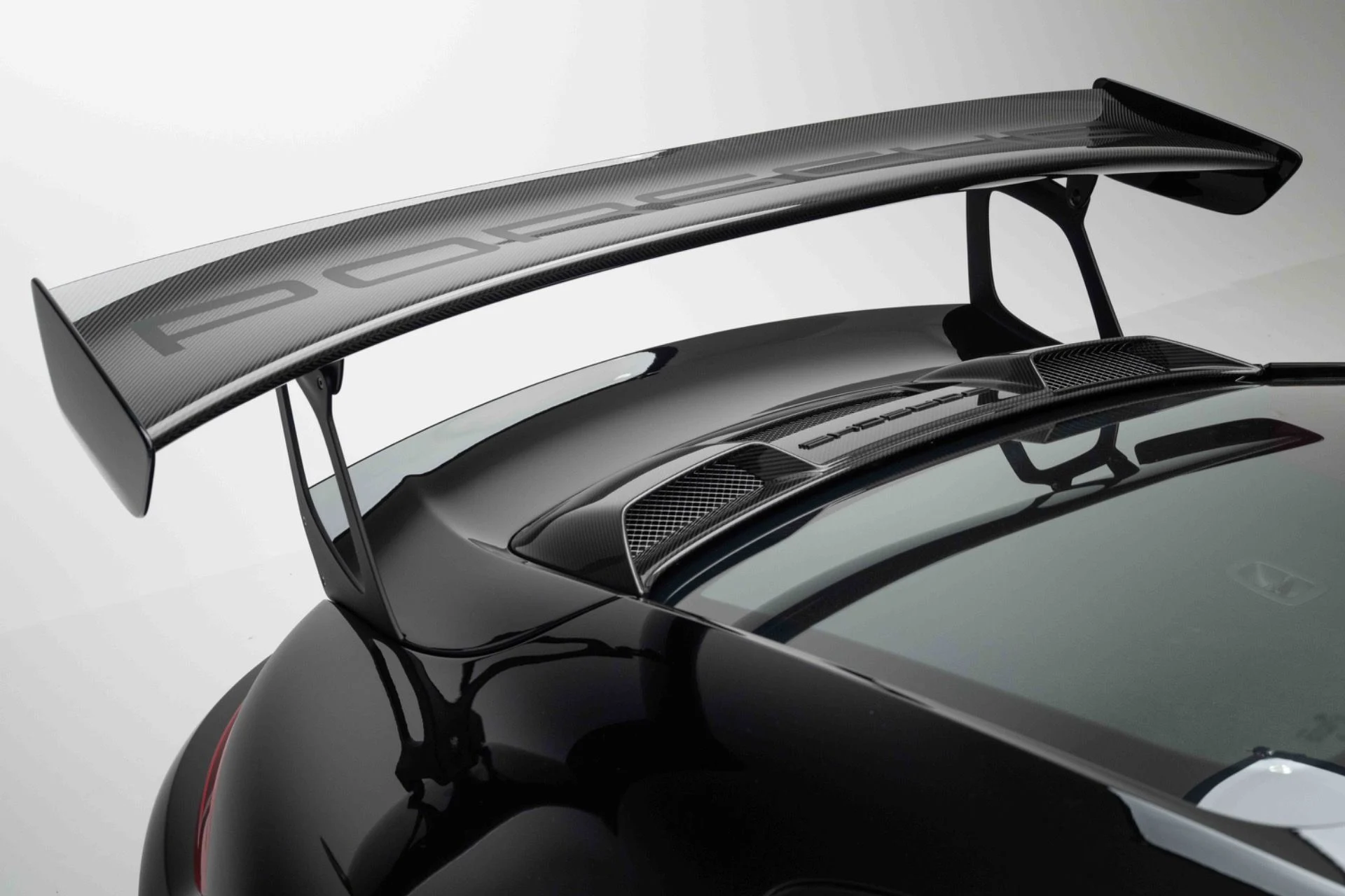 mph061_2421266618_Used_2018_Porsche_911_GT_2_RS_1774025672_3d1bc15fce