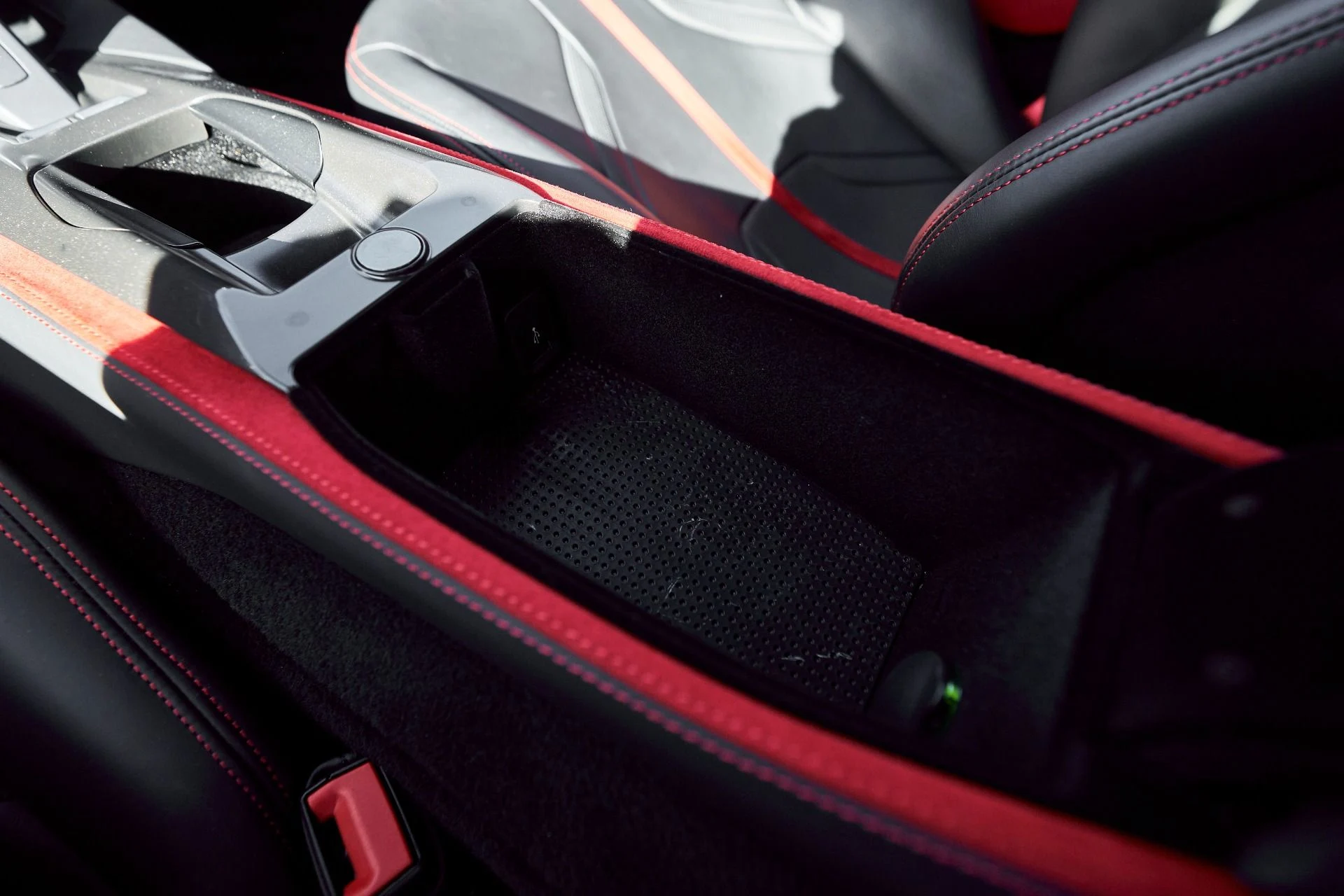 mph061_2442232961_Used_2018_Ferrari_812_Superfast_Base_1767042820_3e178bd8e2