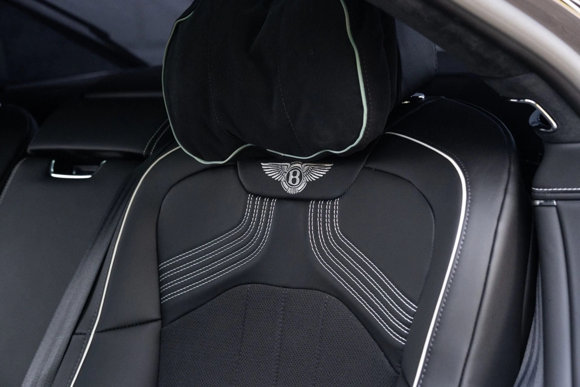 mph061_244416217_Used_2023_Bentley_Flying_Spur_S_V8_1778782784_b4acbb1554