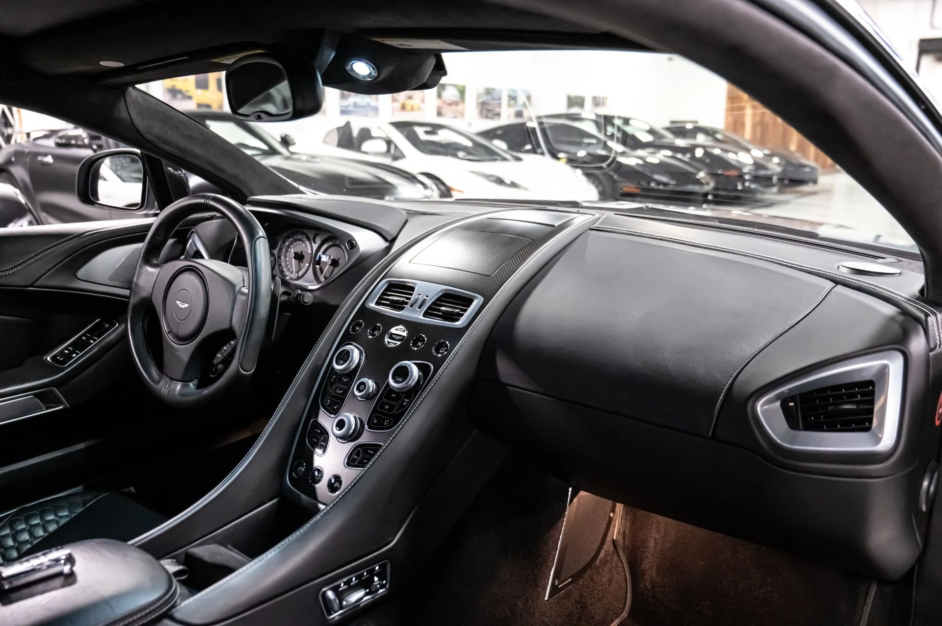 mph061_2456009400_Used_2014_Aston_Martin_Vanquish_V12_1729699077_ef1c35ffc2