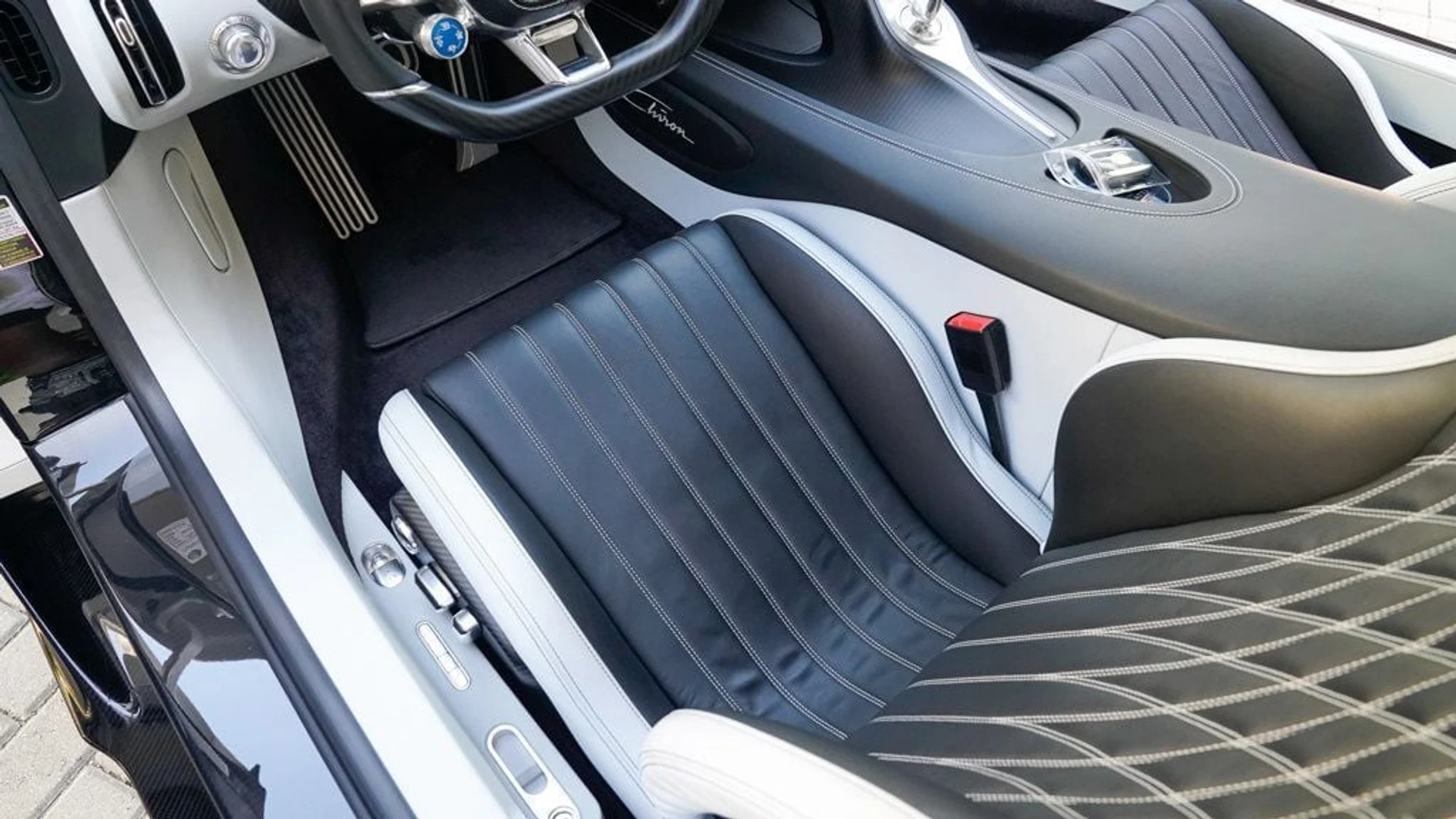 mph061_2459474320_used_2019_bugatti_chiron_14354_22850058_62_1024_770800360d