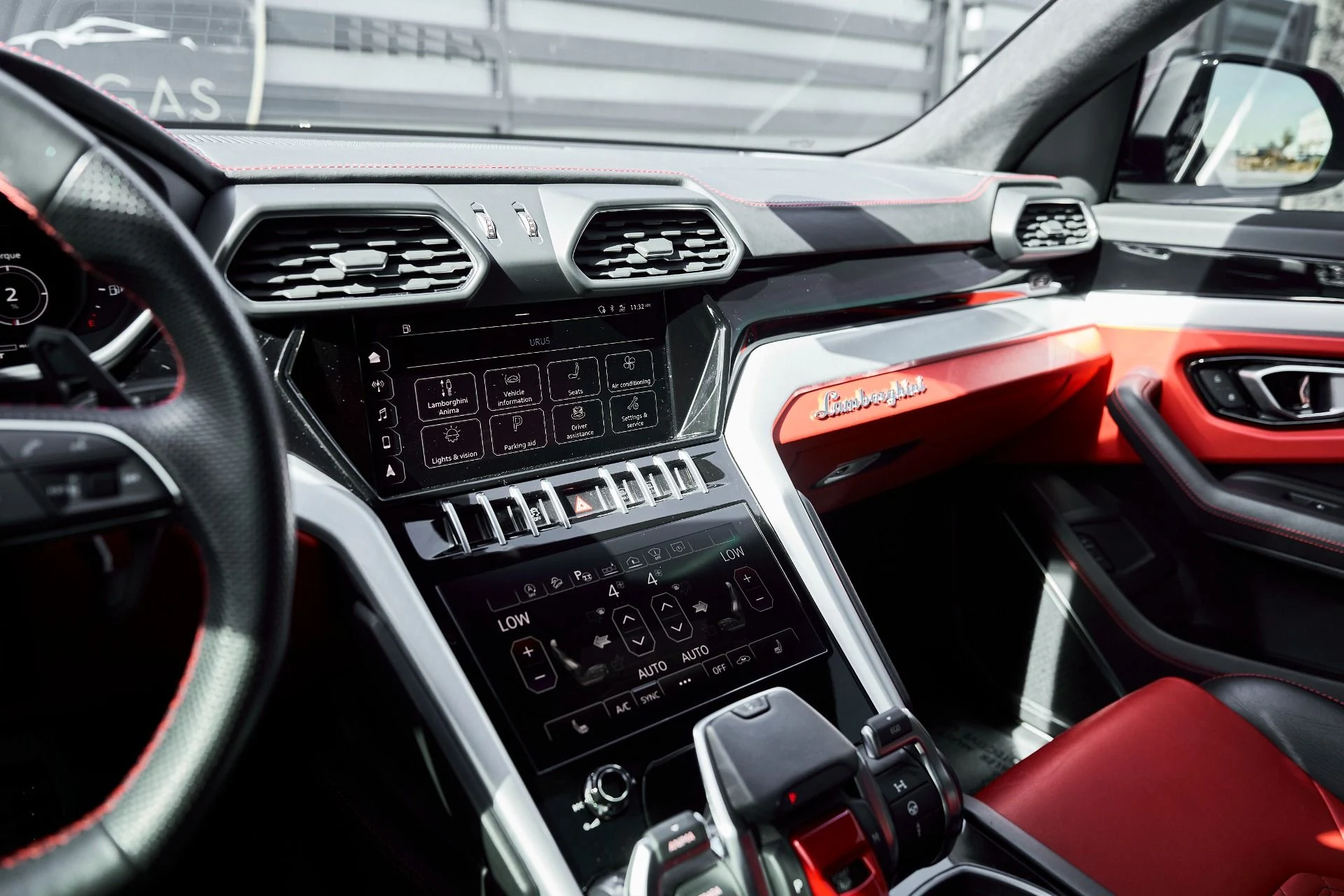 mph061_2477808380_Used_2021_Lamborghini_Urus_1771987880_2a5bff8fe2