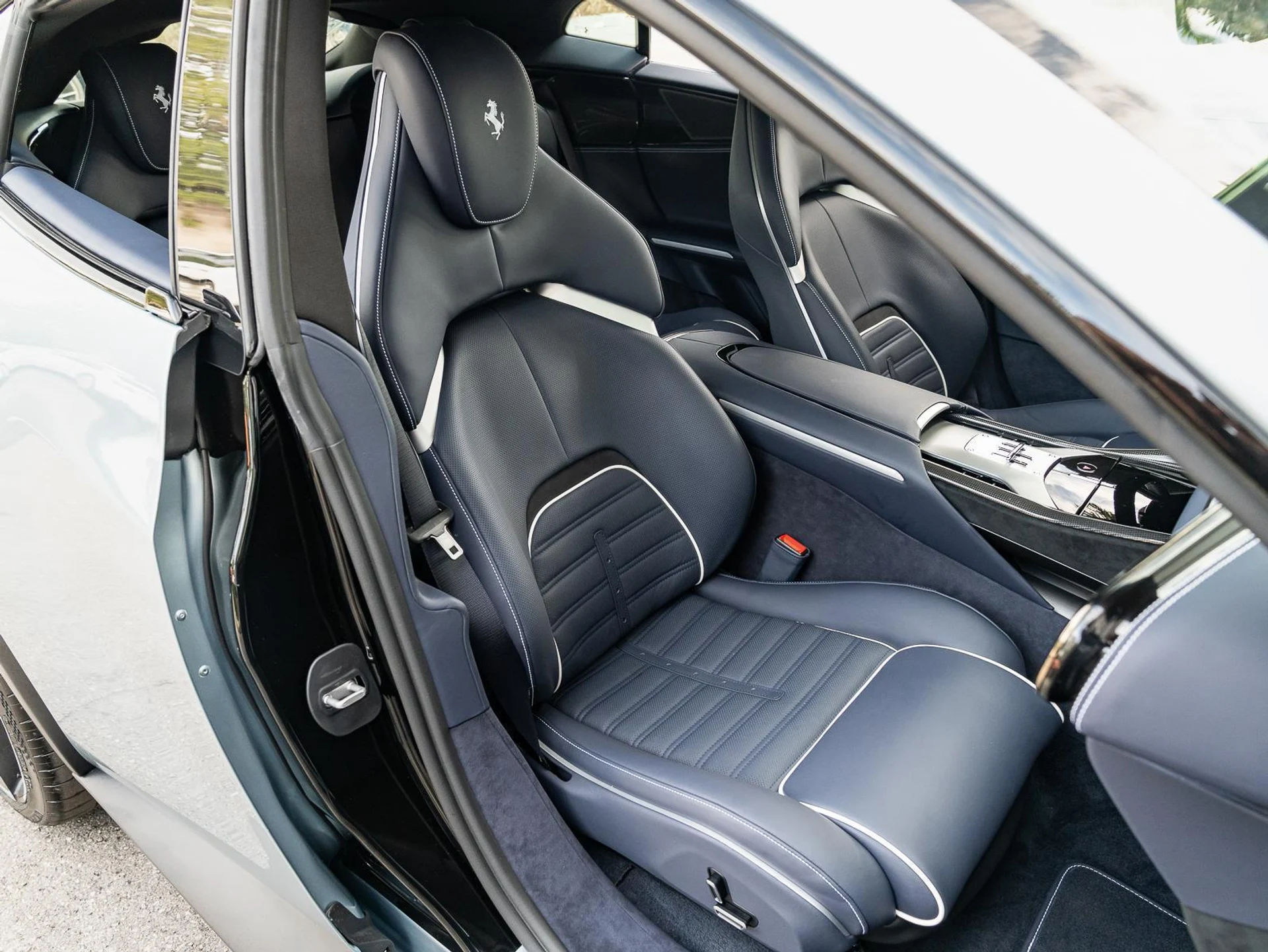 mph061_2478165723_Used_2025_Ferrari_Purosangue_AWD_1768385495_ae7100421a