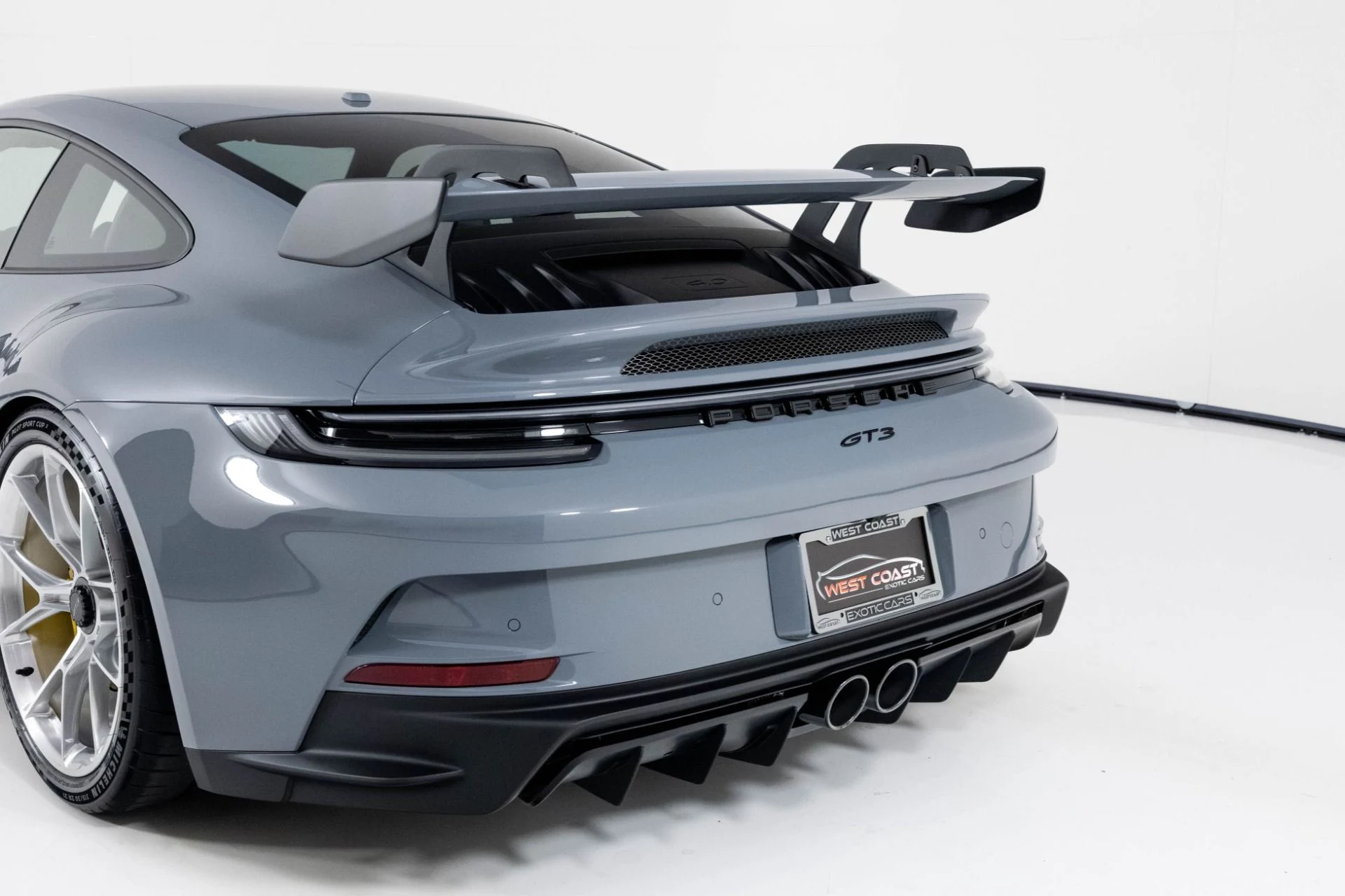 mph061_2481647864_Used_2024_Porsche_911_GT_3_1760998093_d10645800d