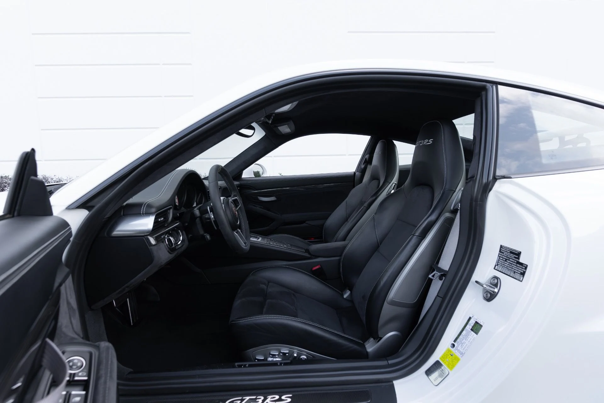 mph061_2510659726_Used_2016_Porsche_911_GT_3_RS_1761756649_881e9b0b0e