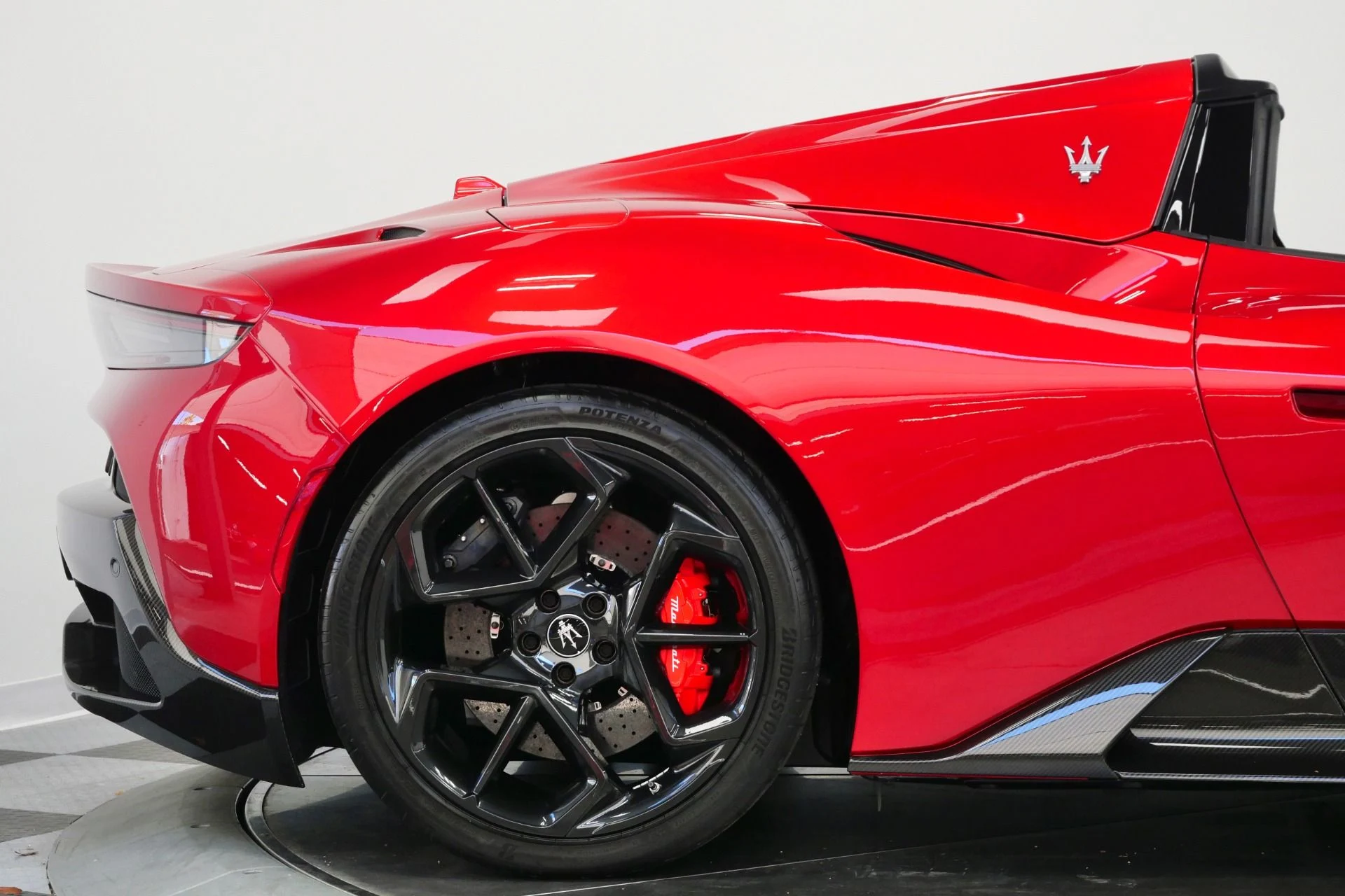 mph061_2520870551_Used_2023_Maserati_MC_20_Cielo_1598_Miles_Carbon_Ceramic_Brakes_Interior_Exterior_Carbon_Packages_1776351589_4f751f2ecf