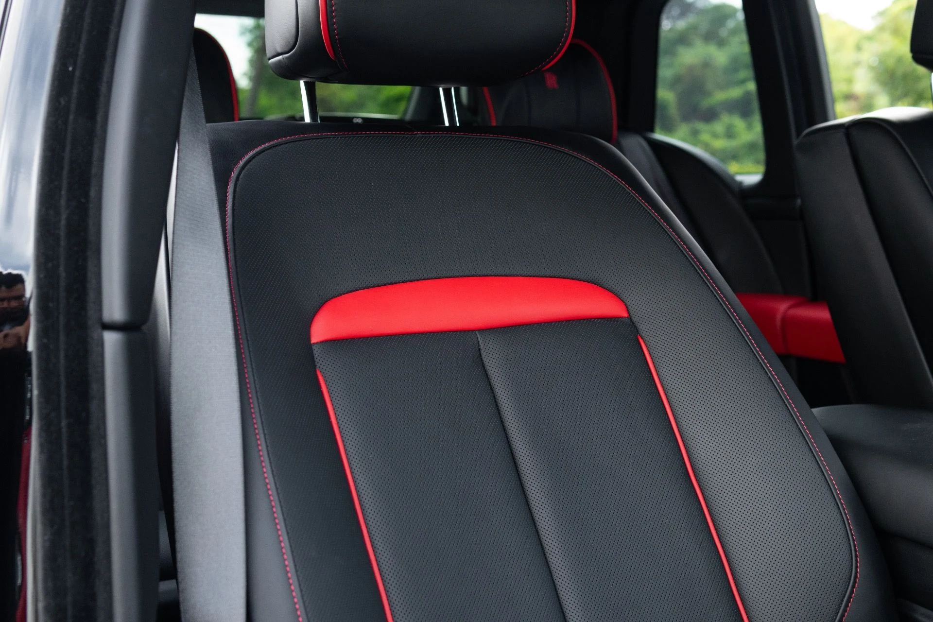 mph061_2525981333_Used_2022_Rolls_Royce_Black_Badge_Cullinan_1776130970_10e1e237aa