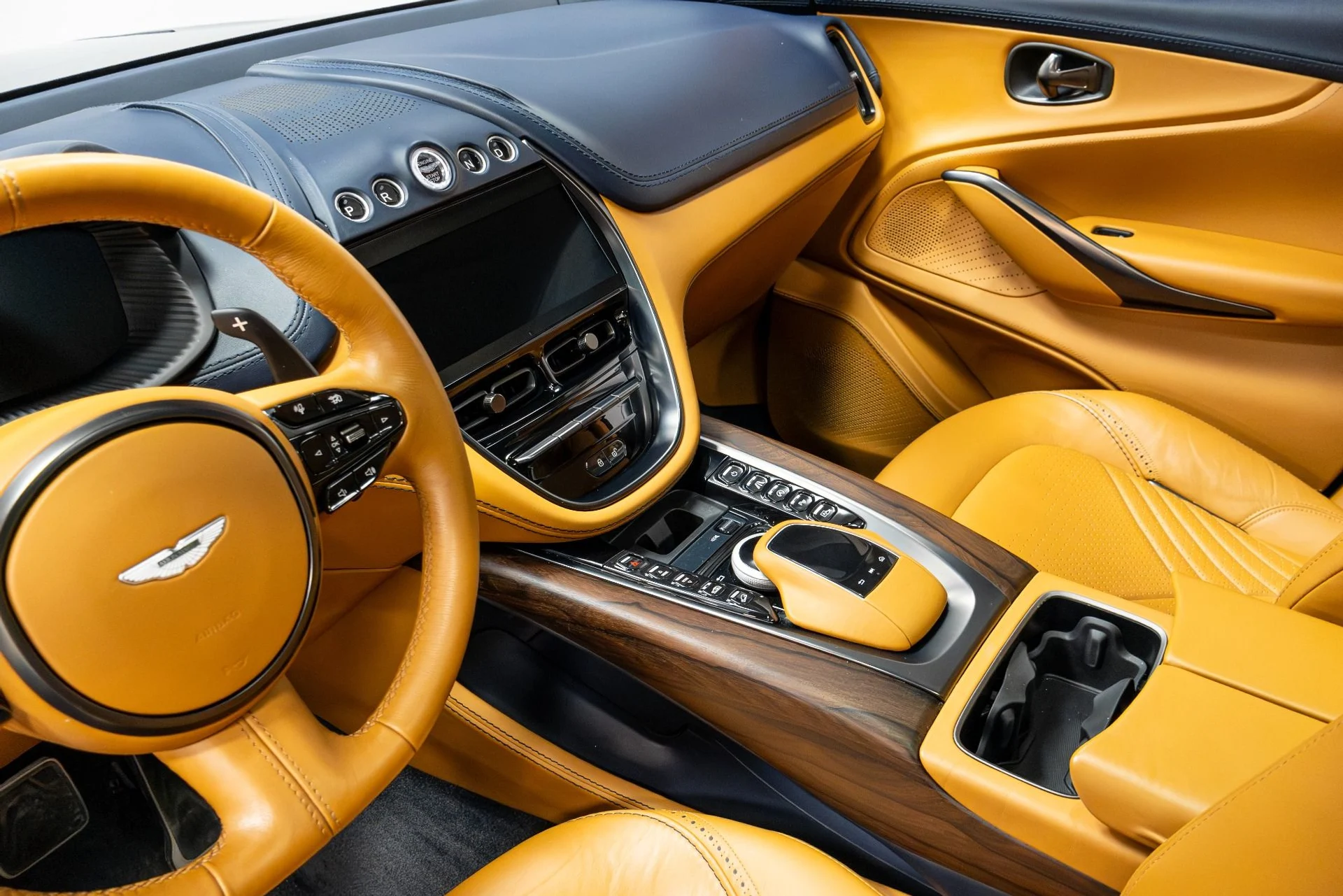 mph061_2587777543_Used_2021_Aston_Martin_DBX_1770088523_e8b6301712