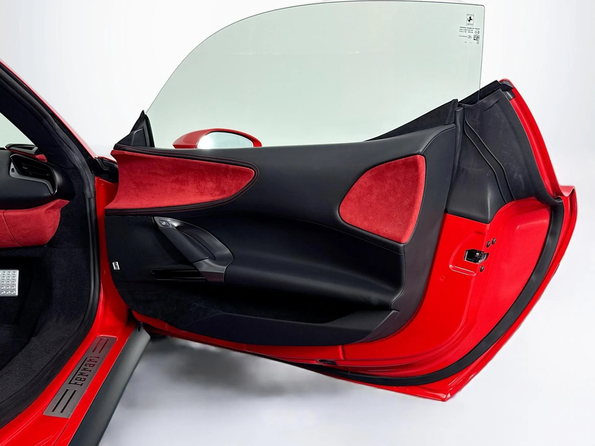 mph061_2597366692_Used_2025_Ferrari_SF_90_Spider_1784143831_24ae1e14bf