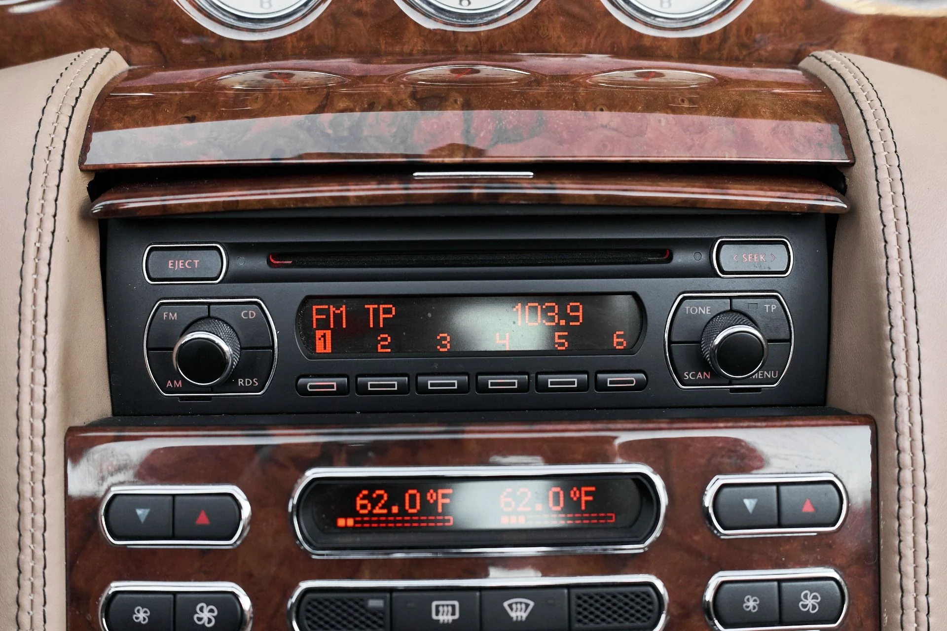 mph061_2677699276_Used_2009_Bentley_Azure_Base_1765906256_169dc6caf0