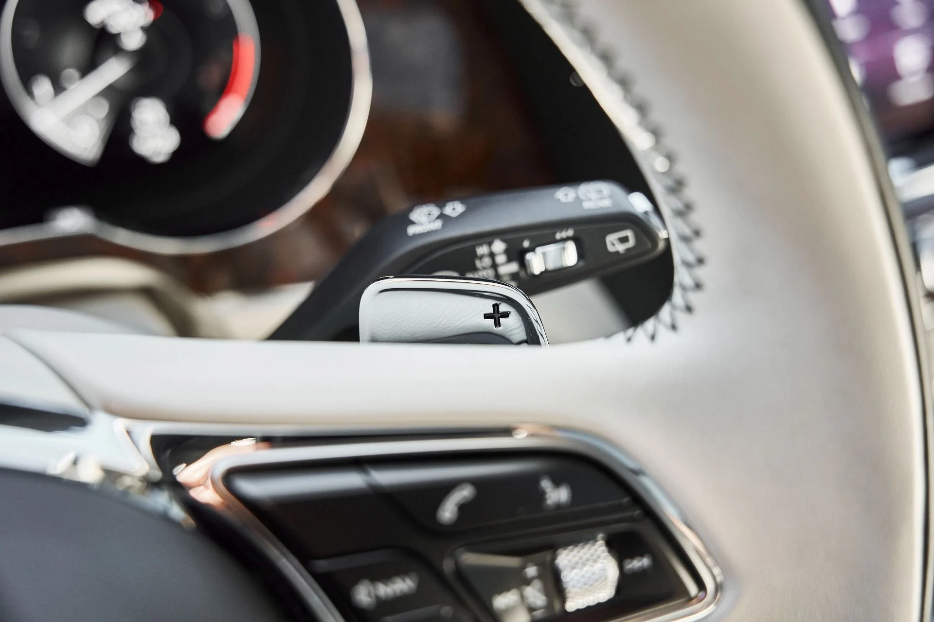 mph061_2693398286_Used_2023_Bentley_Bentayga_EWB_Azure_1773968905_89459049cb