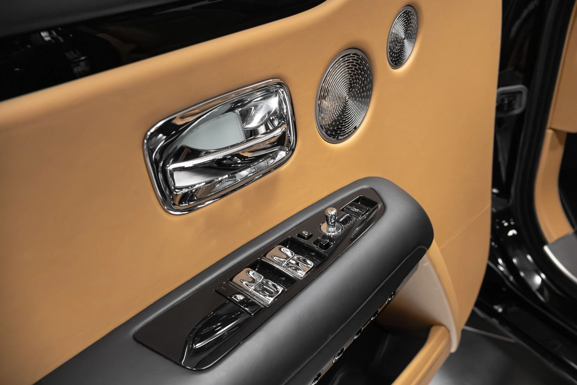 mph061_2732342831_Used_2022_Rolls_Royce_Ghost_1767138760_3e89baf25d