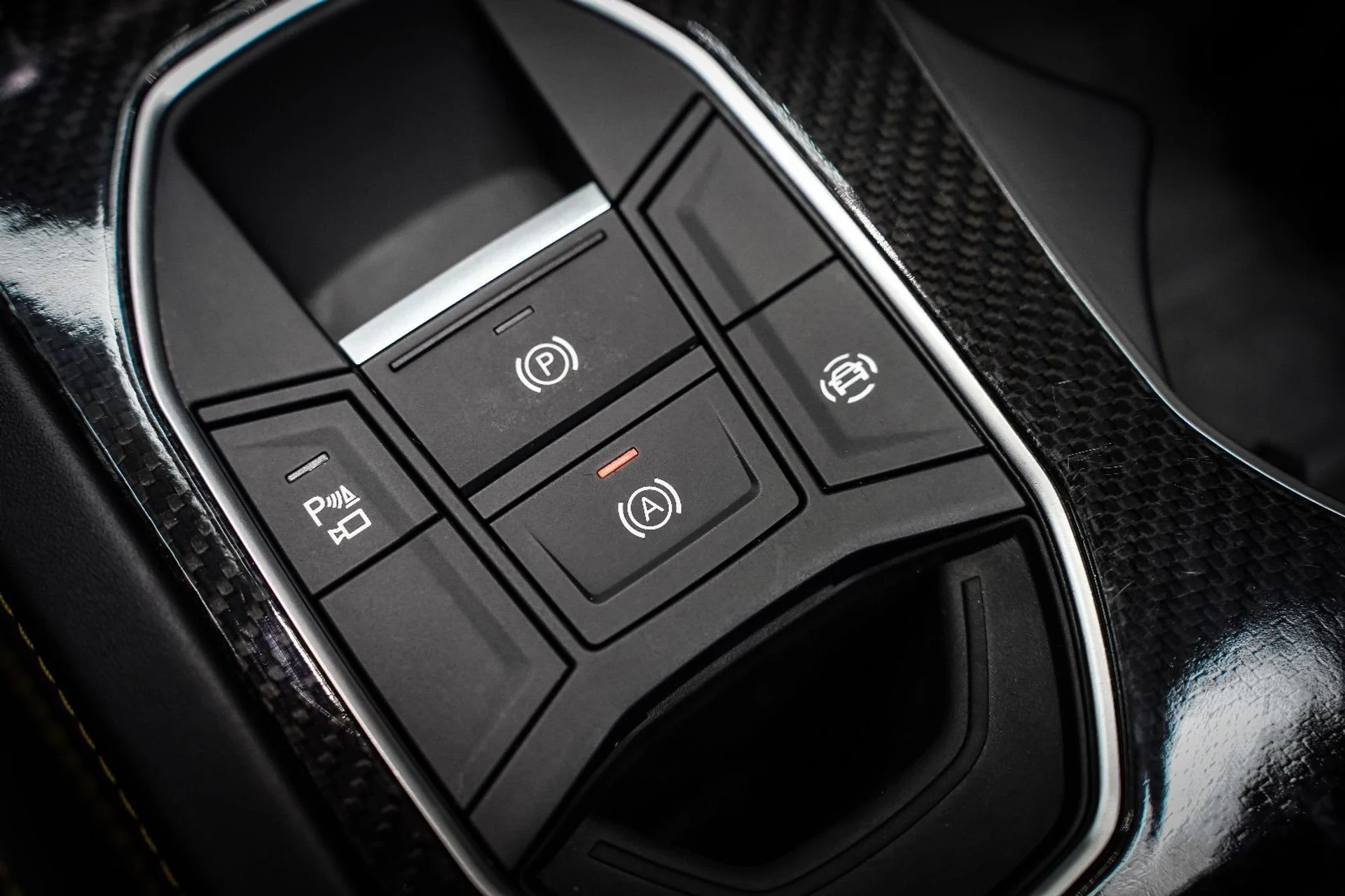 mph061_2740876999_37414663_06960_2020_lamborghini_urus_028_d57c31467c