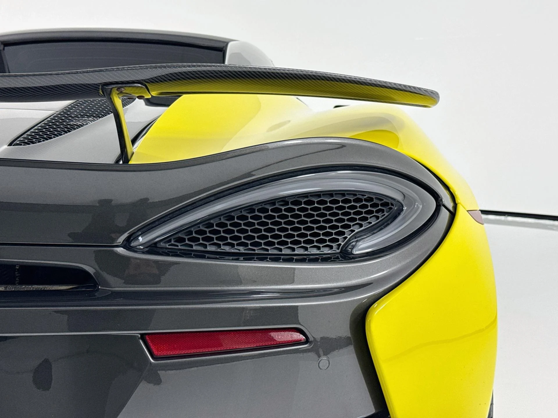 mph061_275665260_Used_2018_Mc_Laren_570_S_Spider_1793227978_53653a3354