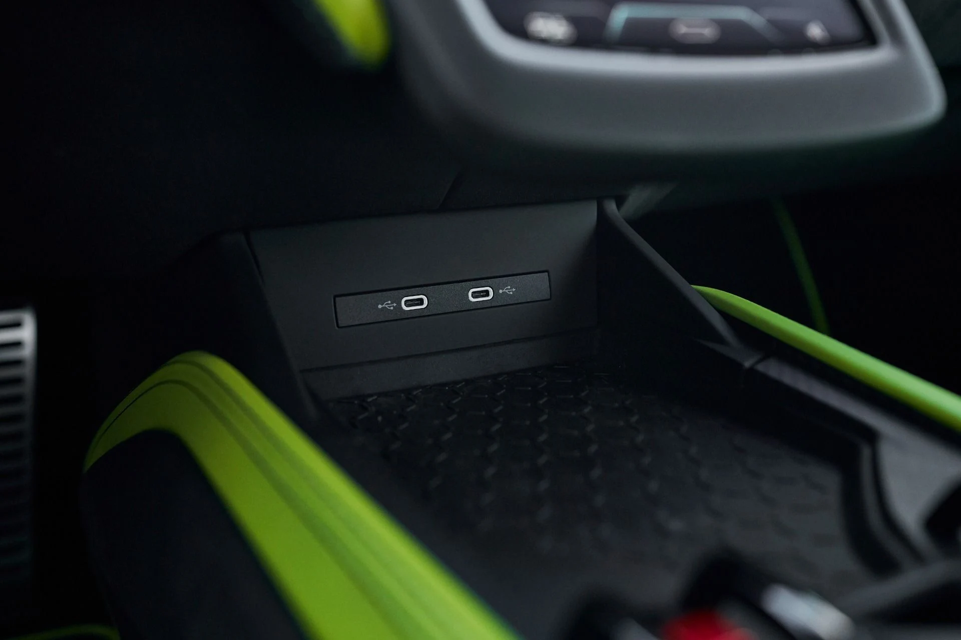 mph061_2761983579_Used_2024_Lamborghini_Revuelto_1763604785_551cb437af