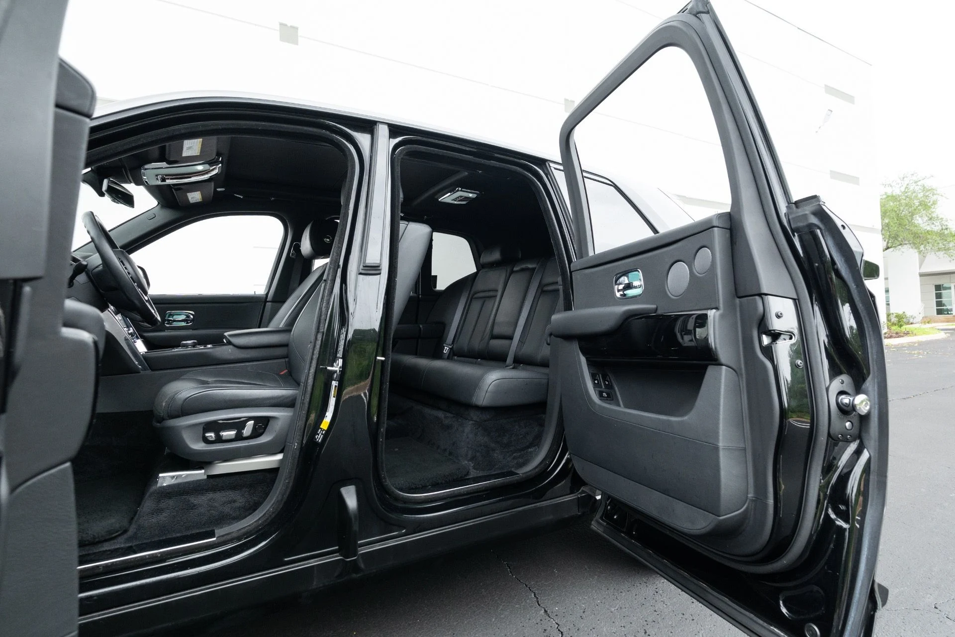 mph061_2765811274_Used_2020_Rolls_Royce_Cullinan_1775753605_b30f7922bc