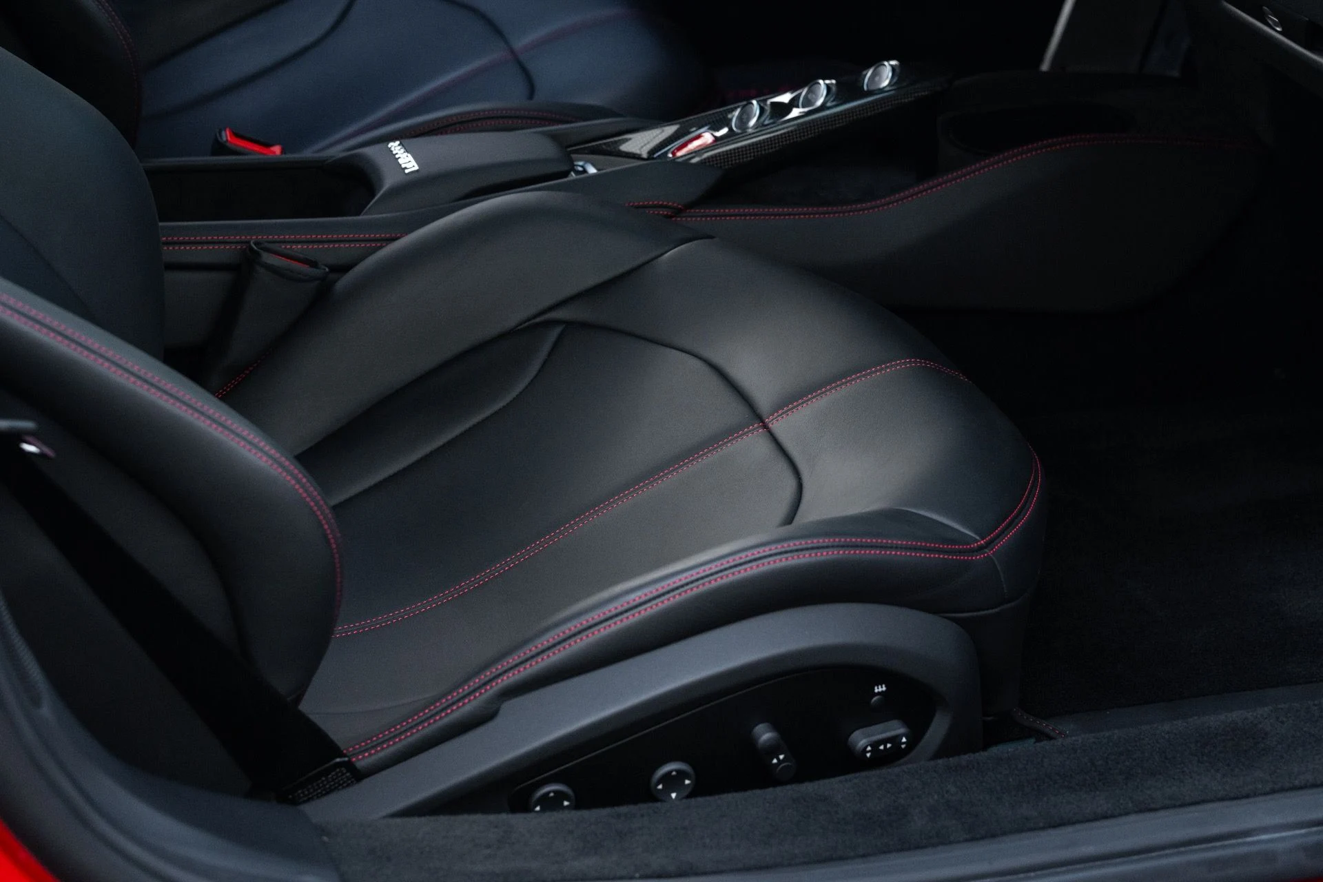 mph061_2767163443_Used_2022_Ferrari_F8_Tributo_1774670303_8ad6c32545