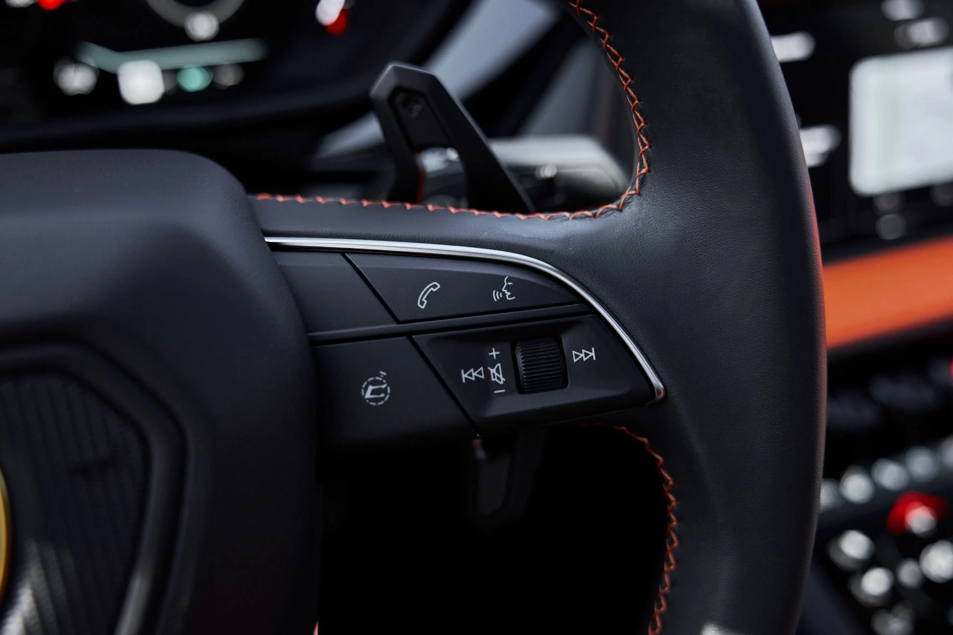 mph061_2789525799_Used_2025_Lamborghini_Urus_SE_1770086522_de50edc133