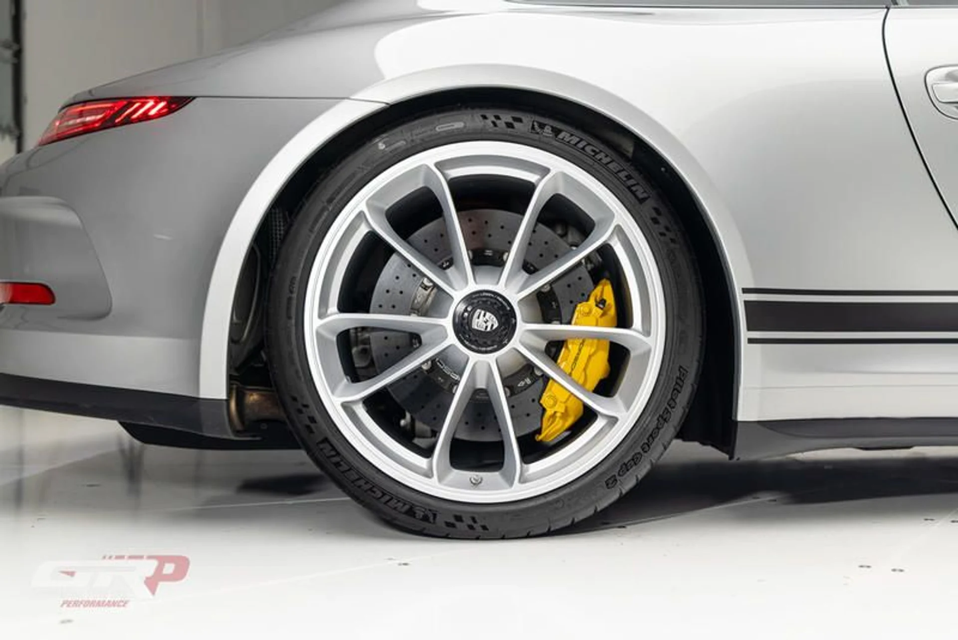 mph061_2817567205_47_DF_51_B9_BC_70_4_CA_9_95_F9_2_F44_E1_A60_EA_5_6a0cd318f1