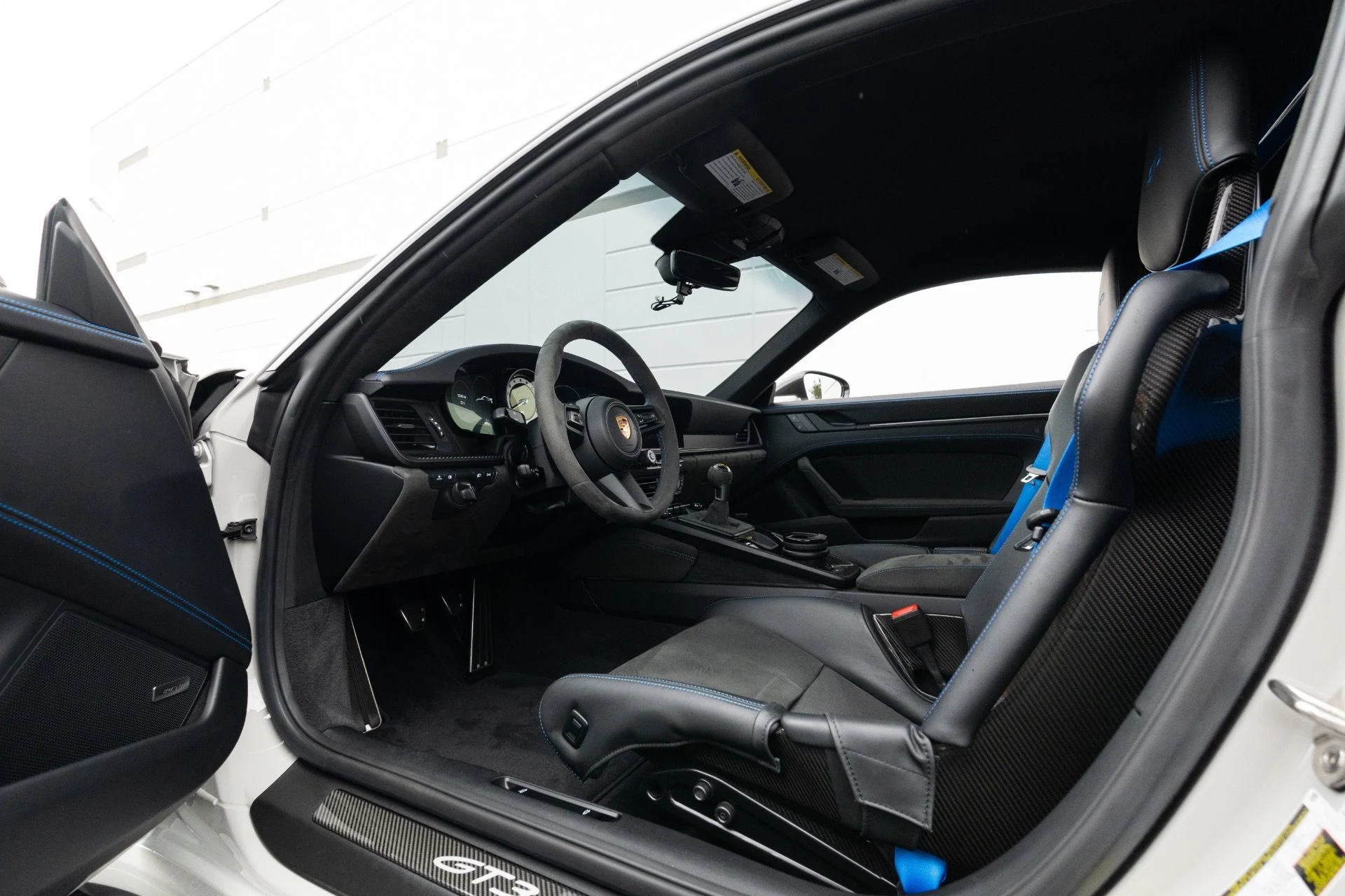 mph061_2868721435_Used_2024_Porsche_911_GT_3_1768339122_2d22b334c2