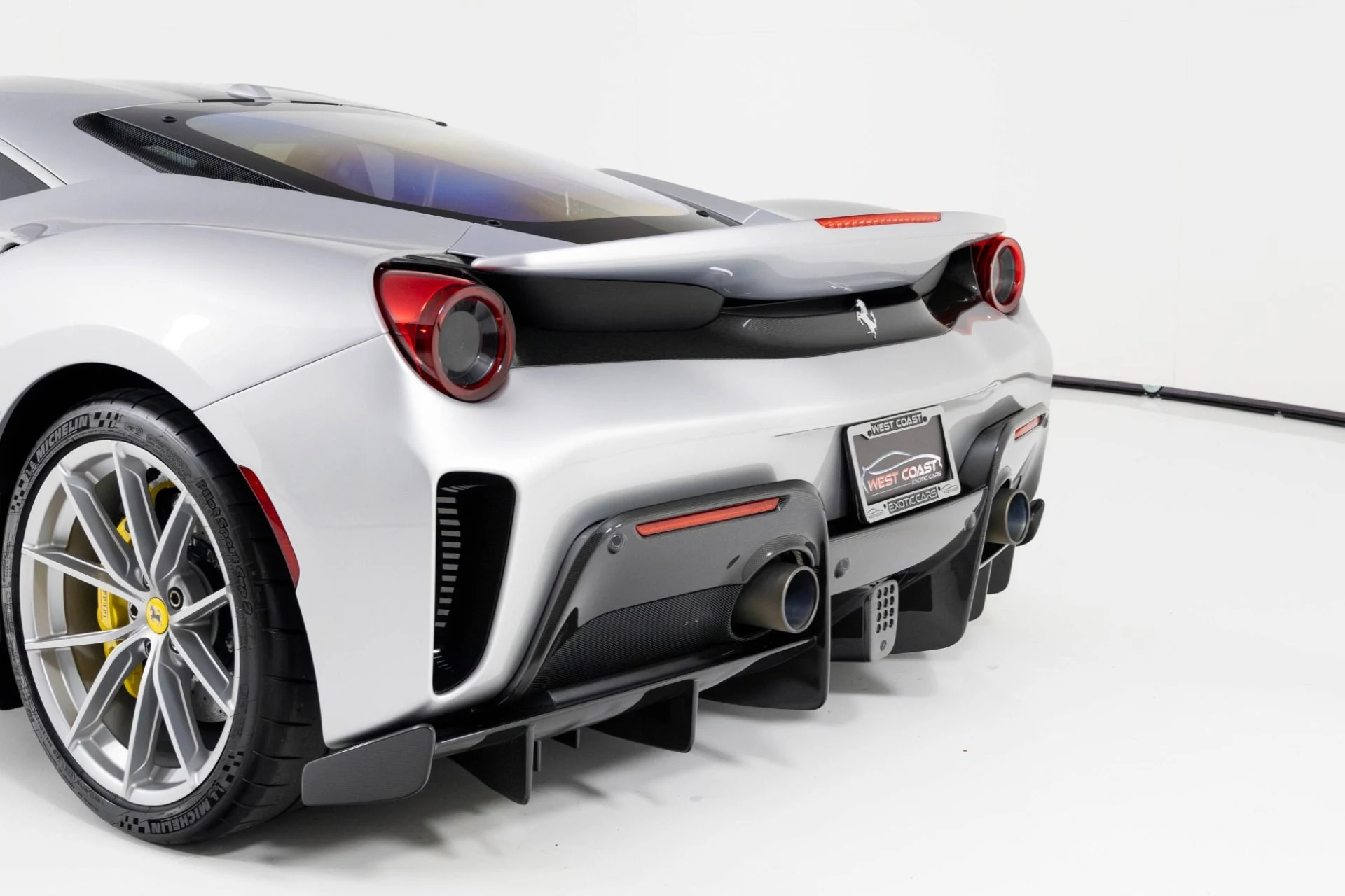 mph061_2956518748_Used_2020_Ferrari_488_Pista_Coupe_1763510177_2831d49fa2