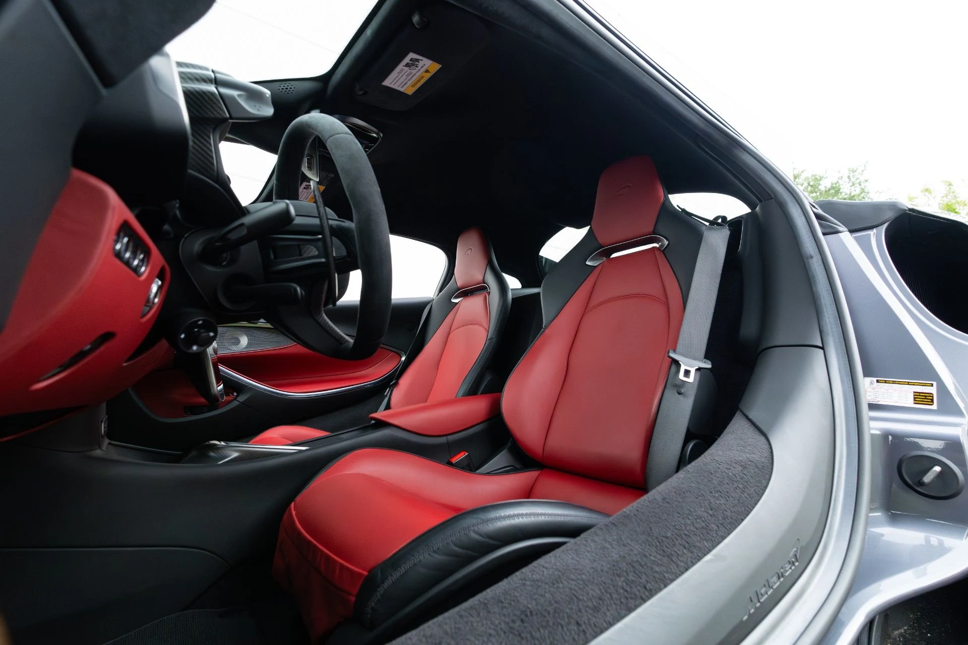 mph061_2992849957_Used_2023_Mc_Laren_Artura_1776712768_5309e1e2ad