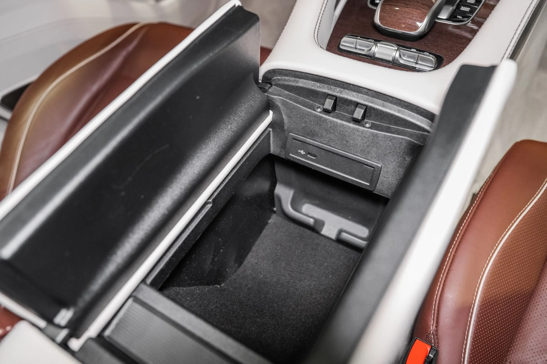 mph061_2998705429_Used_2022_Mercedes_Benz_GLS_Maybach_GLS_600_1761673303_209573cbf9