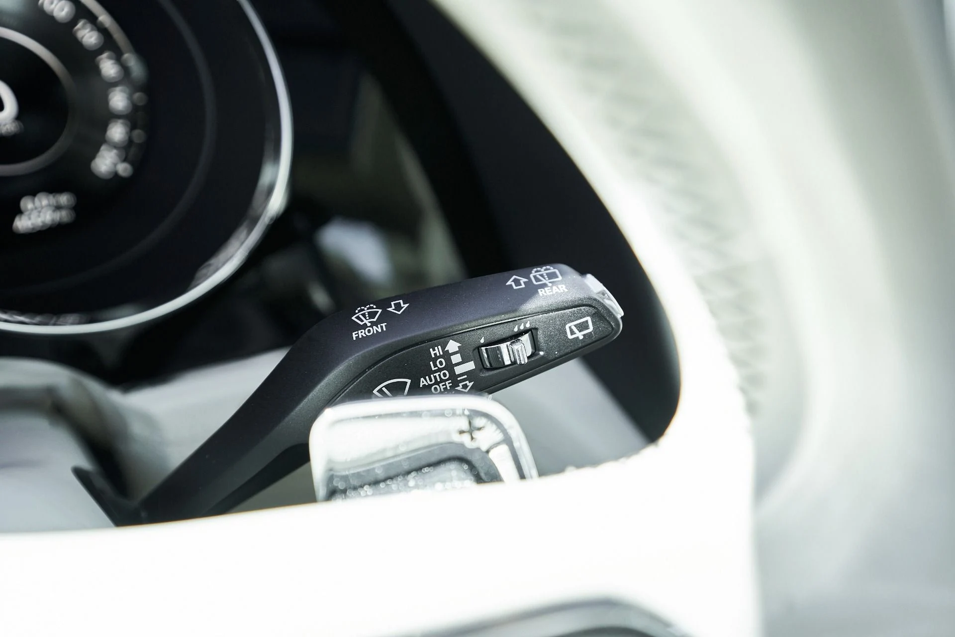 mph061_3049929272_Used_2024_Bentley_Bentayga_Hybrid_S_1759985924_8bf7fea147