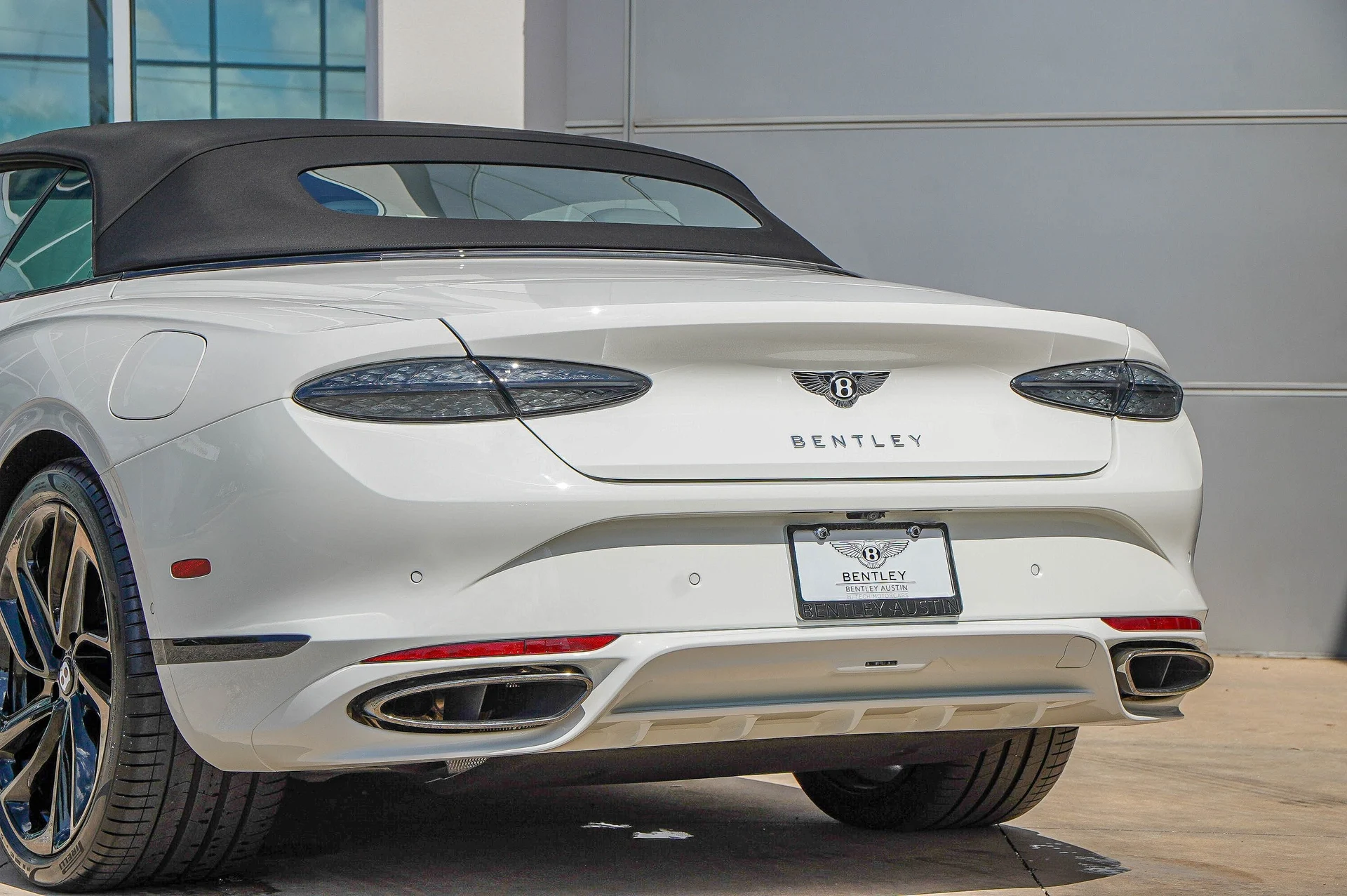 mph061_3067316578_Hi_Tech_Luxury_Imports_LLC_SCBDR_4_ZG_4_SC_020836_image_61_a453b19584