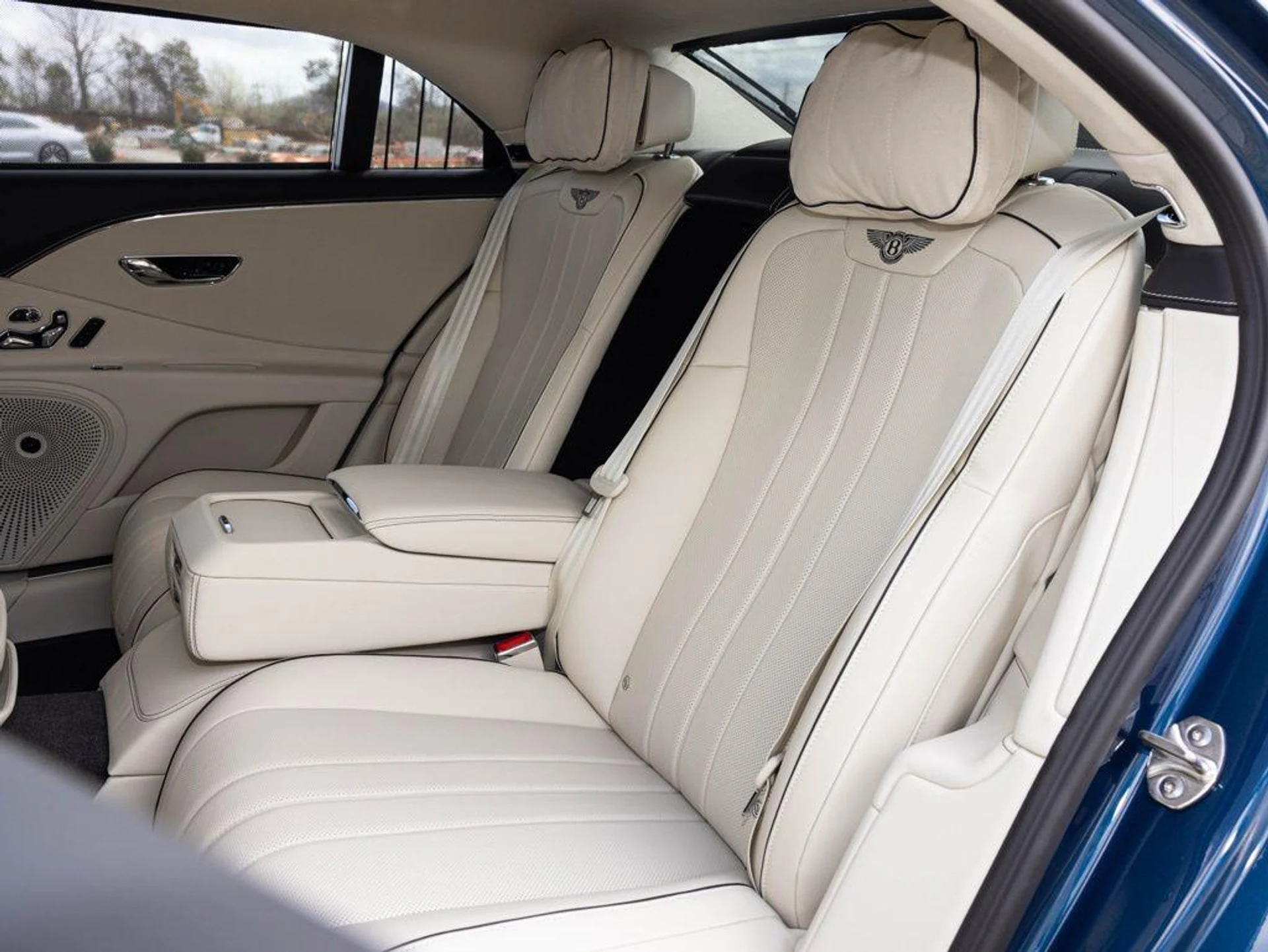 mph061_3108617922_500853698_69ac49ee42328134f501d01f_bf0c8dfc1c