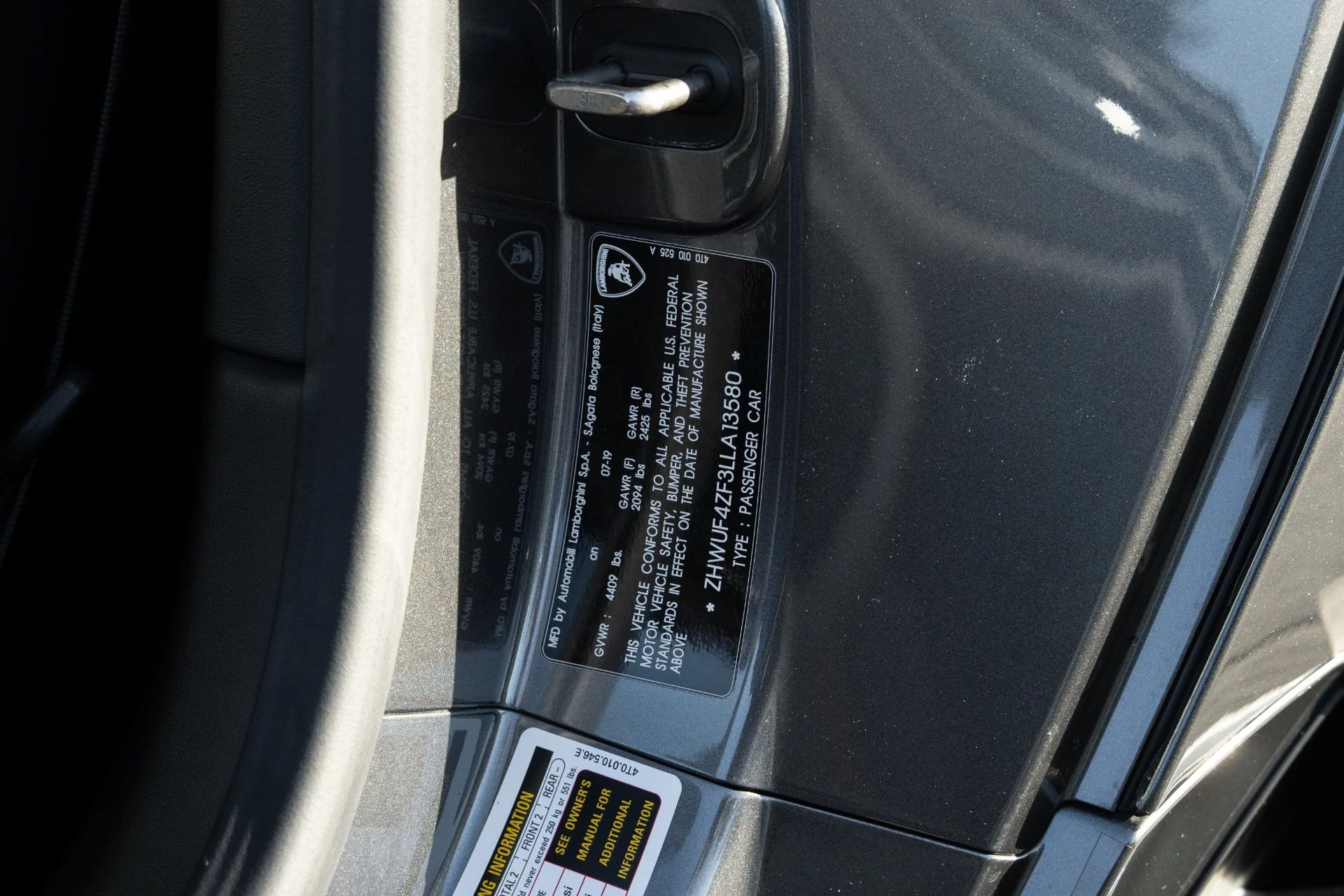 mph061_3148020902_Used_2020_Lamborghini_Huracan_EVO_1769630384_4c359ee81f