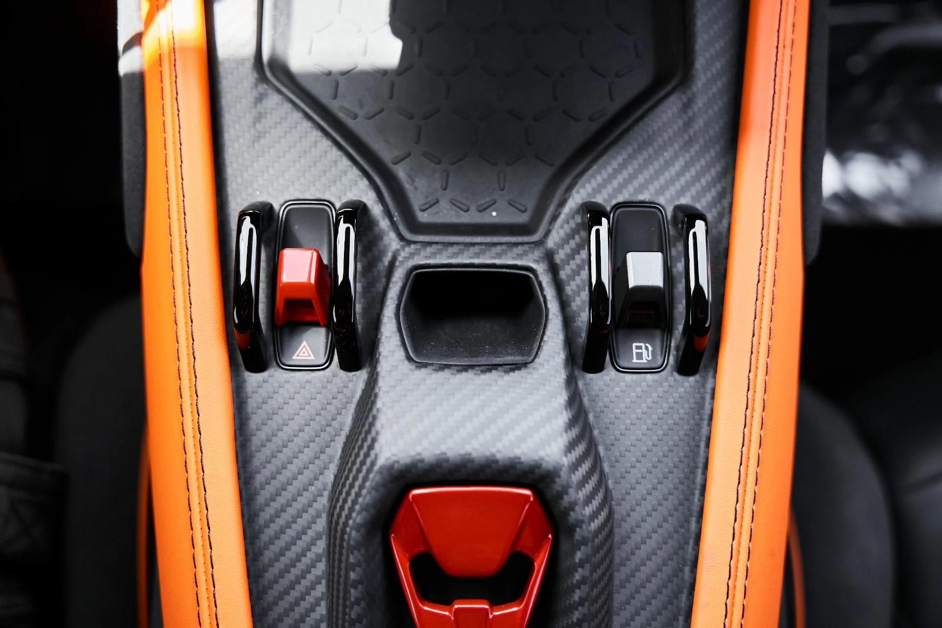 mph061_3157229161_Used_2024_Lamborghini_Revuelto_Base_1777394369_dbd365866b